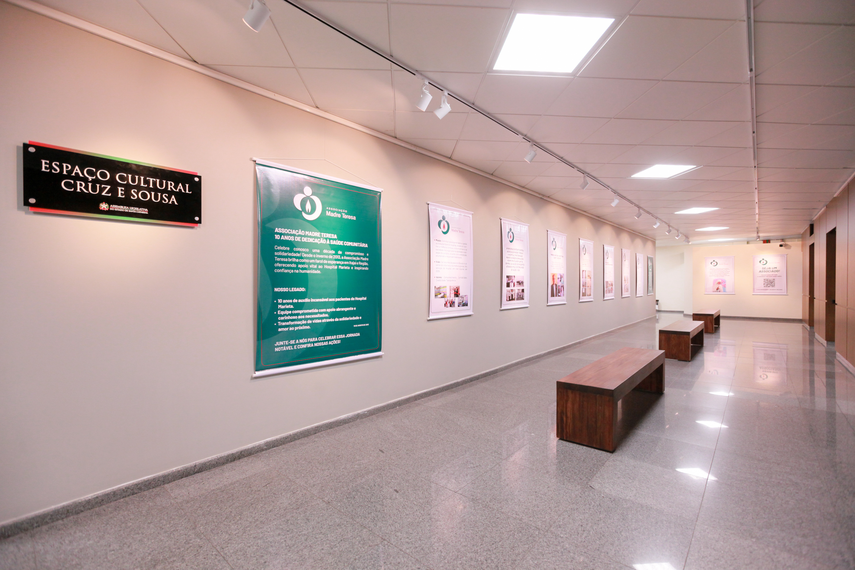 Exposição fotográfica em comemoração aos 10 anos de fundação da Associação Madre Teresa