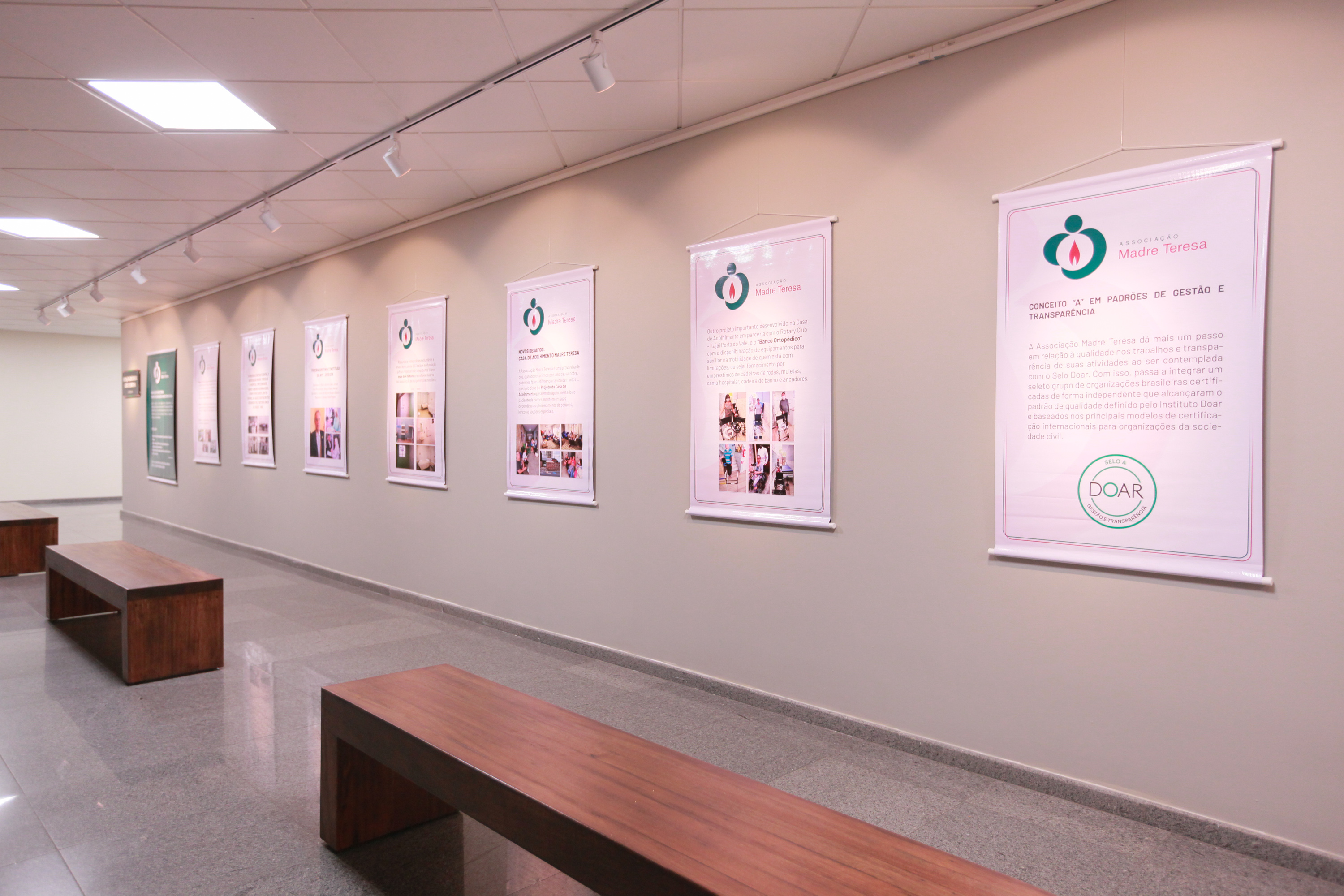 Exposição fotográfica em comemoração aos 10 anos de fundação da Associação Madre Teresa