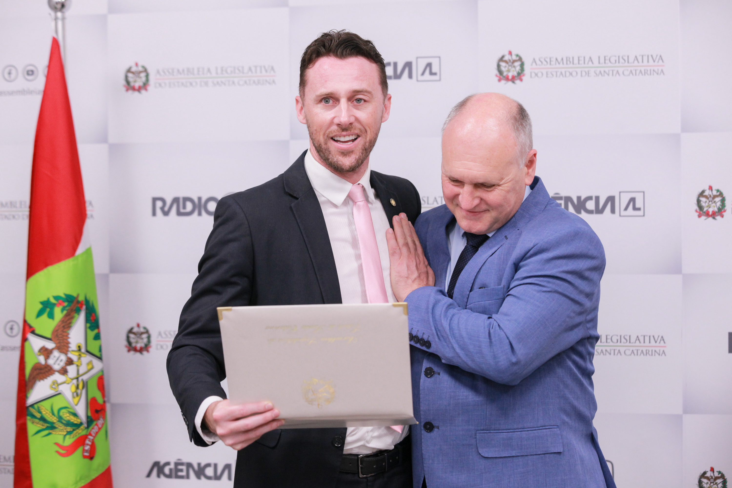 Deputado Fernando Kreling homenageia Marco Antônio Schueda