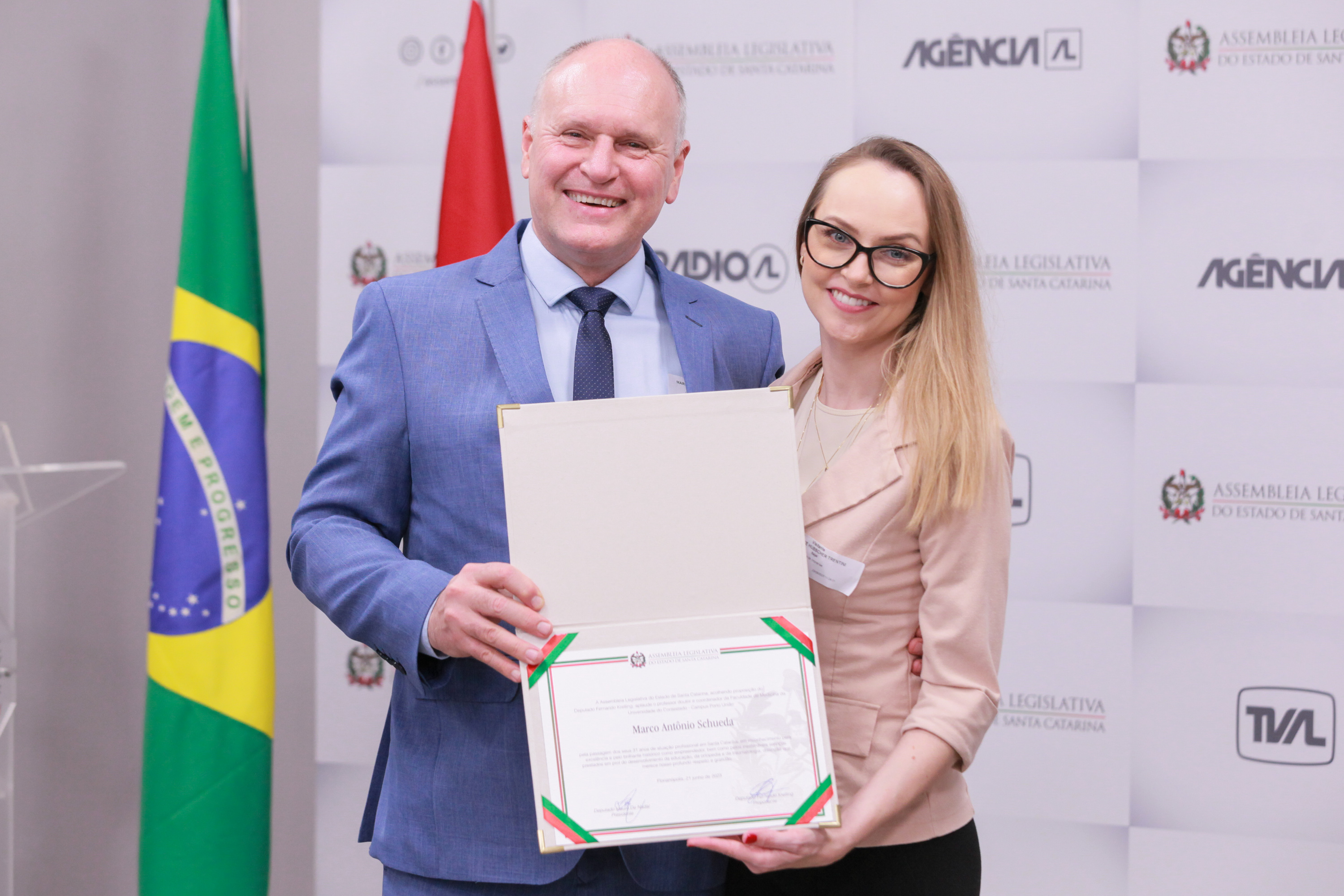 Deputado Fernando Kreling homenageia Marco Antônio Schueda