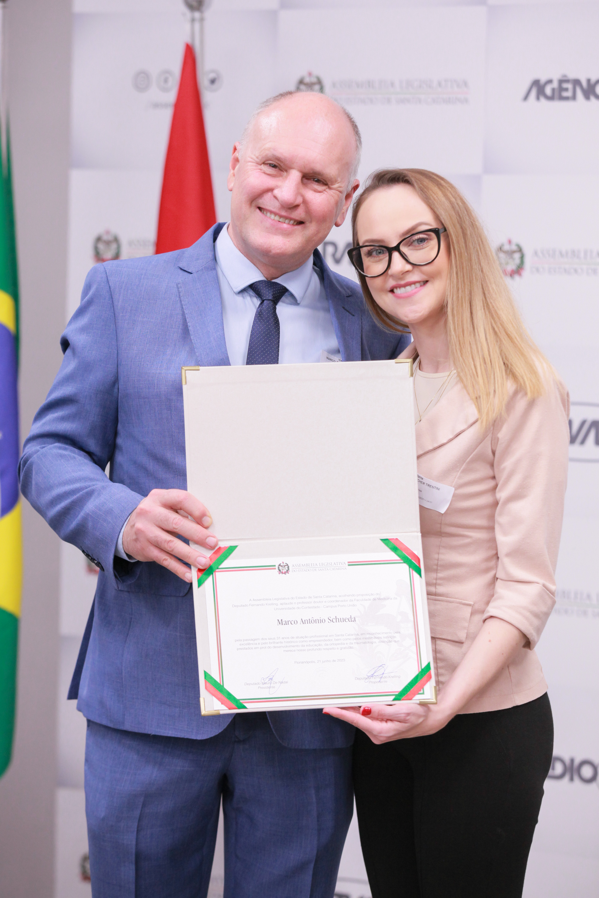 Deputado Fernando Kreling homenageia Marco Antônio Schueda
