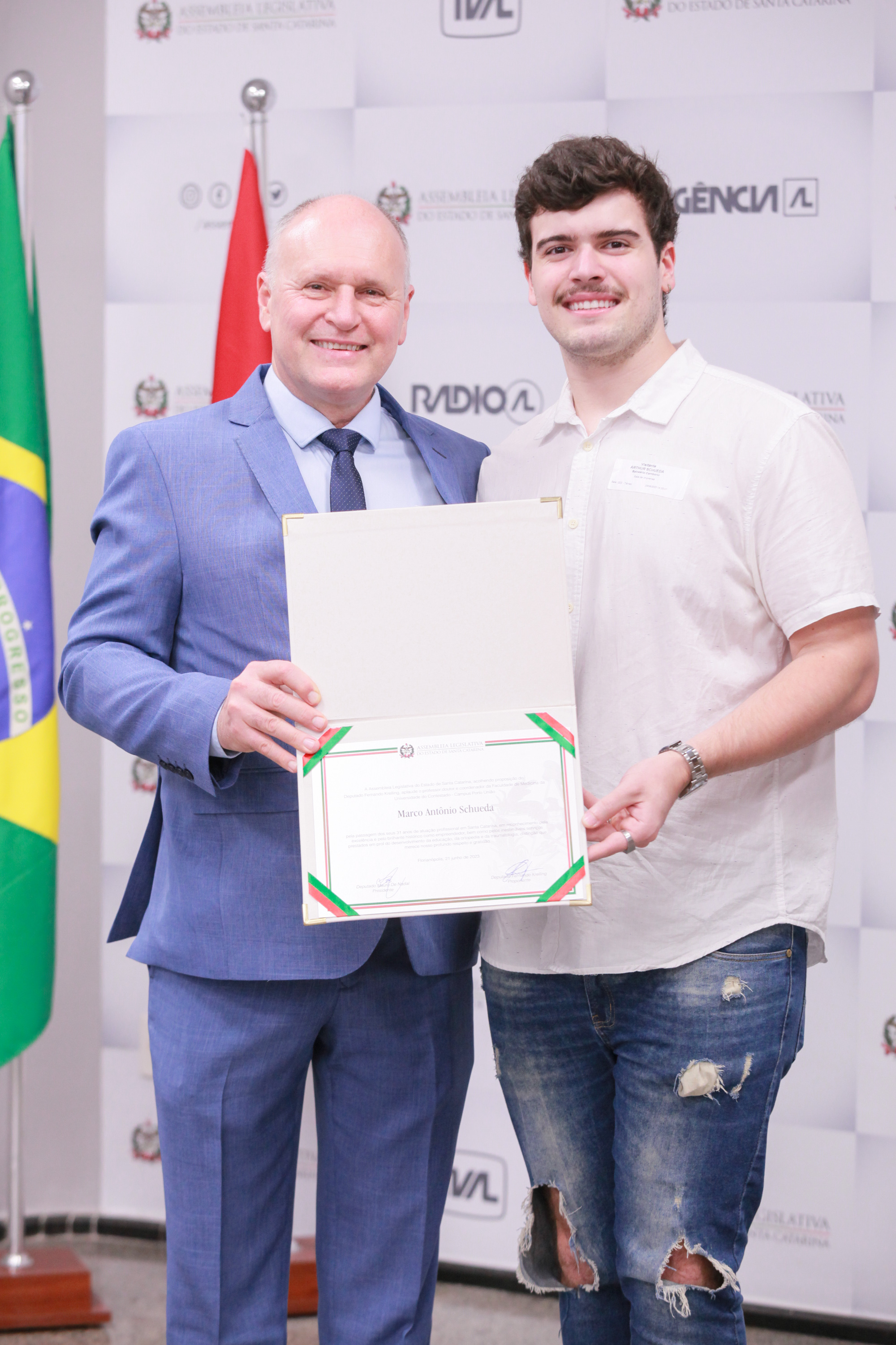 Deputado Fernando Kreling homenageia Marco Antônio Schueda
