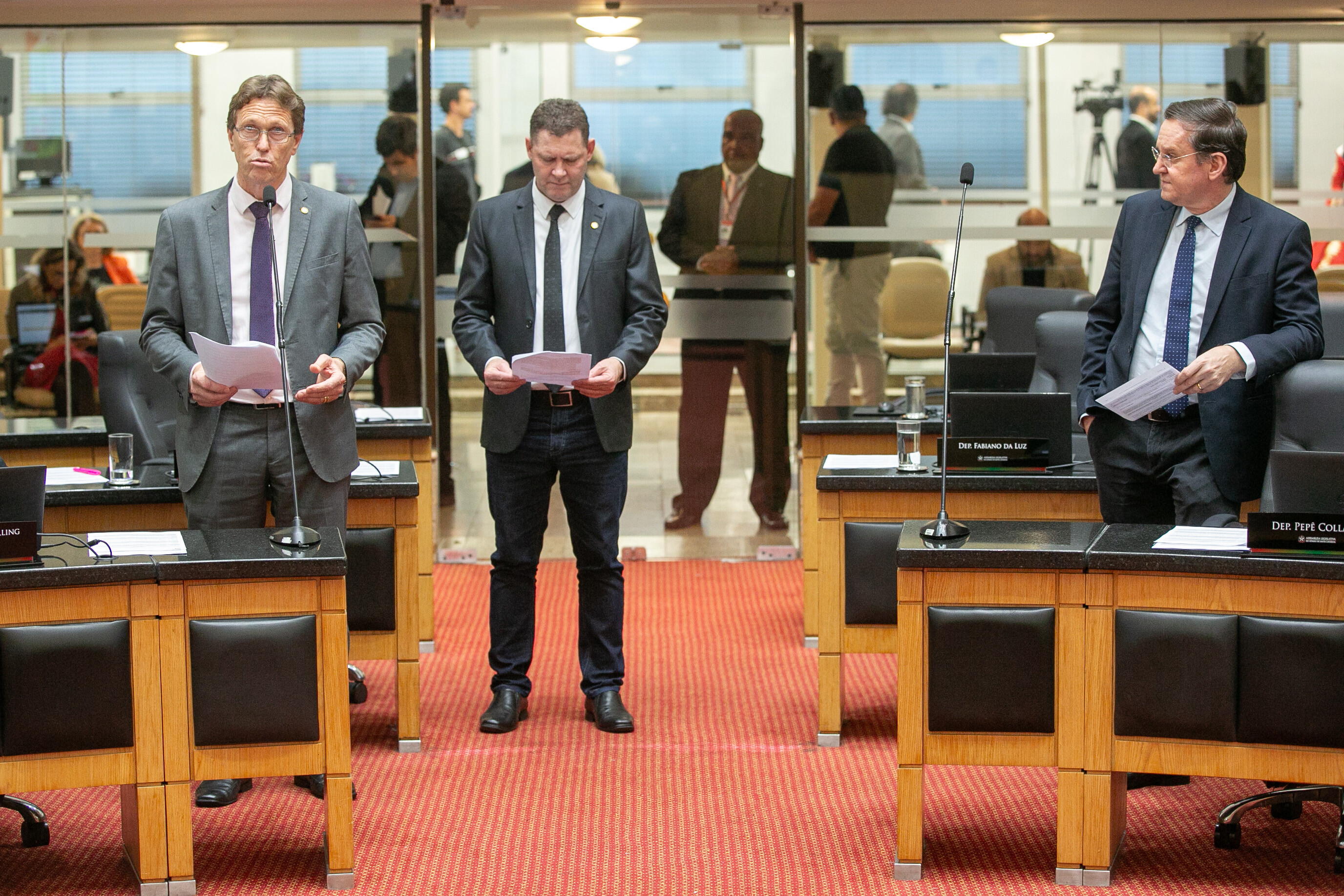 Deputados debatem projetos de lei que foram votados na sessão desta quarta (23)