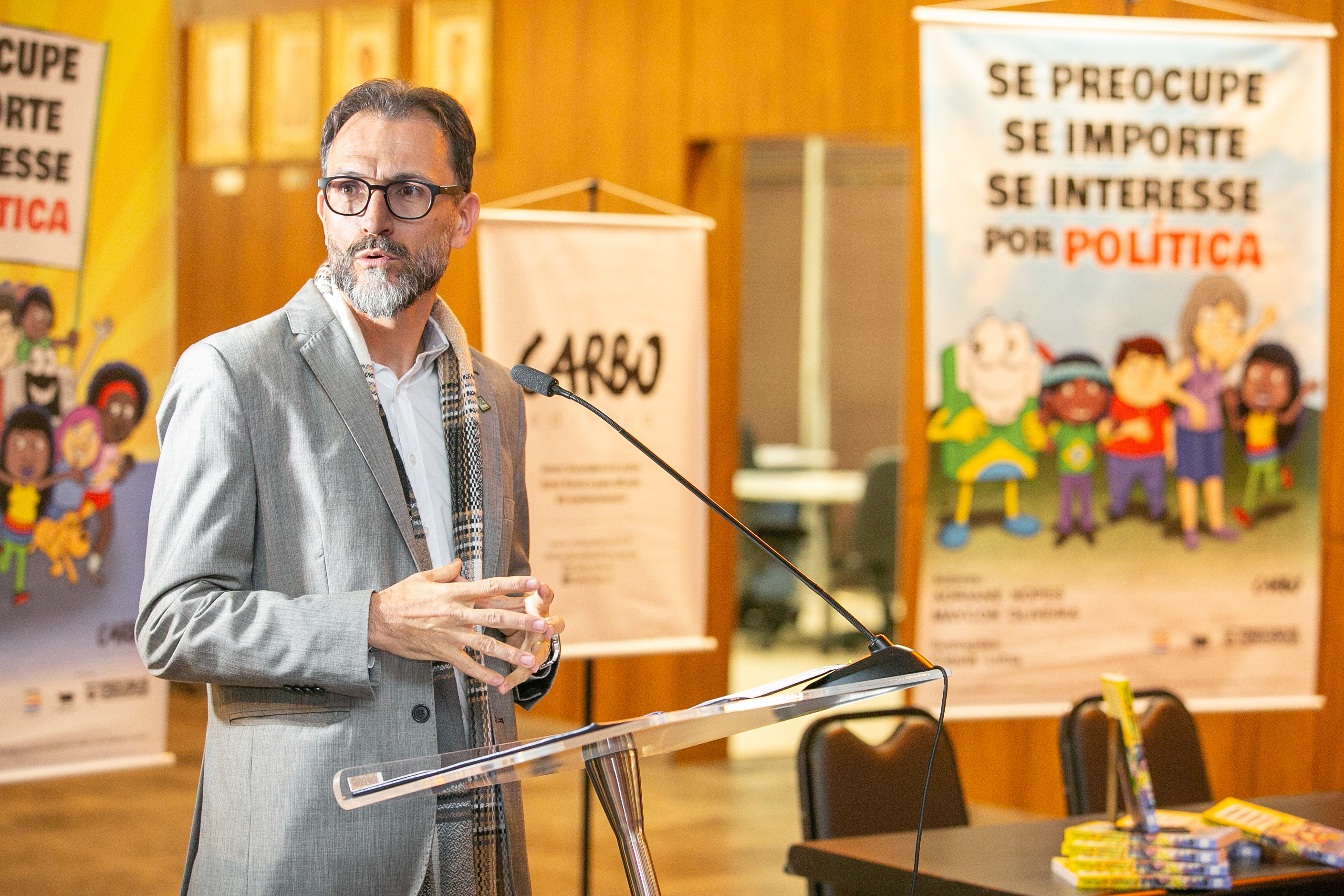 LANÇAMENTO LITERÁRIO - 