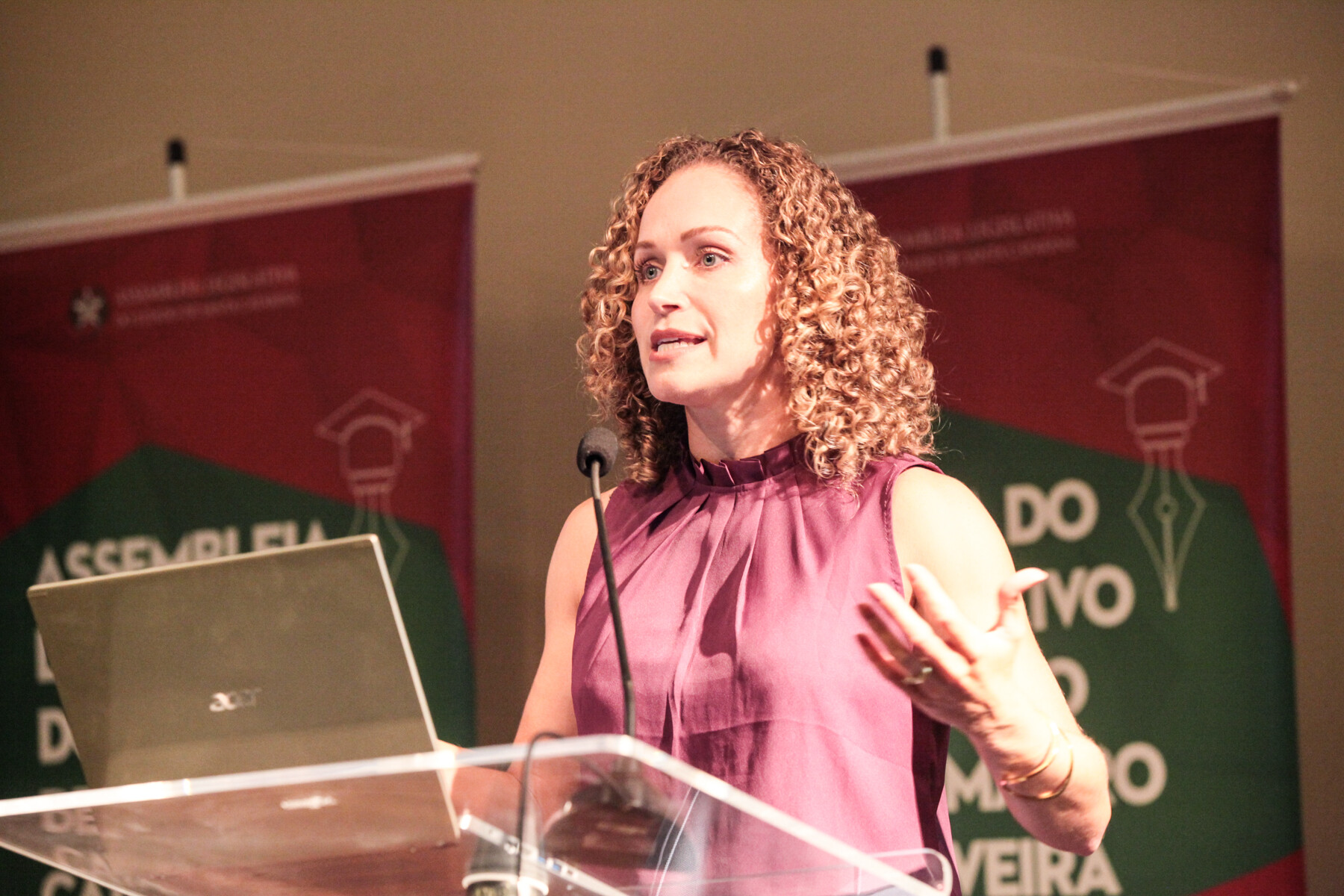 Uma das palestrantes do 2º dia de seminário, doutora Lisiane Ganassin, falou sobre a Esclerose Lateral Amiotrófica