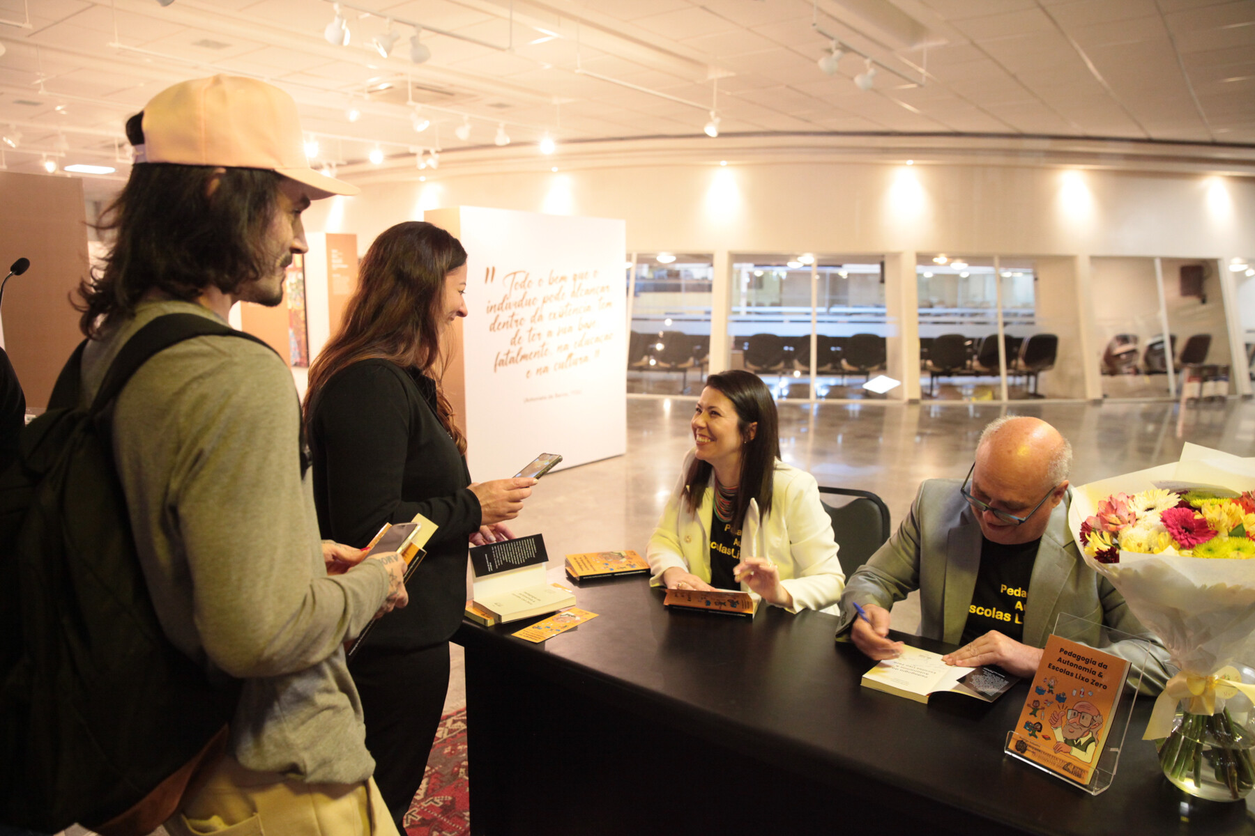 Autores do livro, Fabiana Nogueira Mina e Rodrigo Sabatini