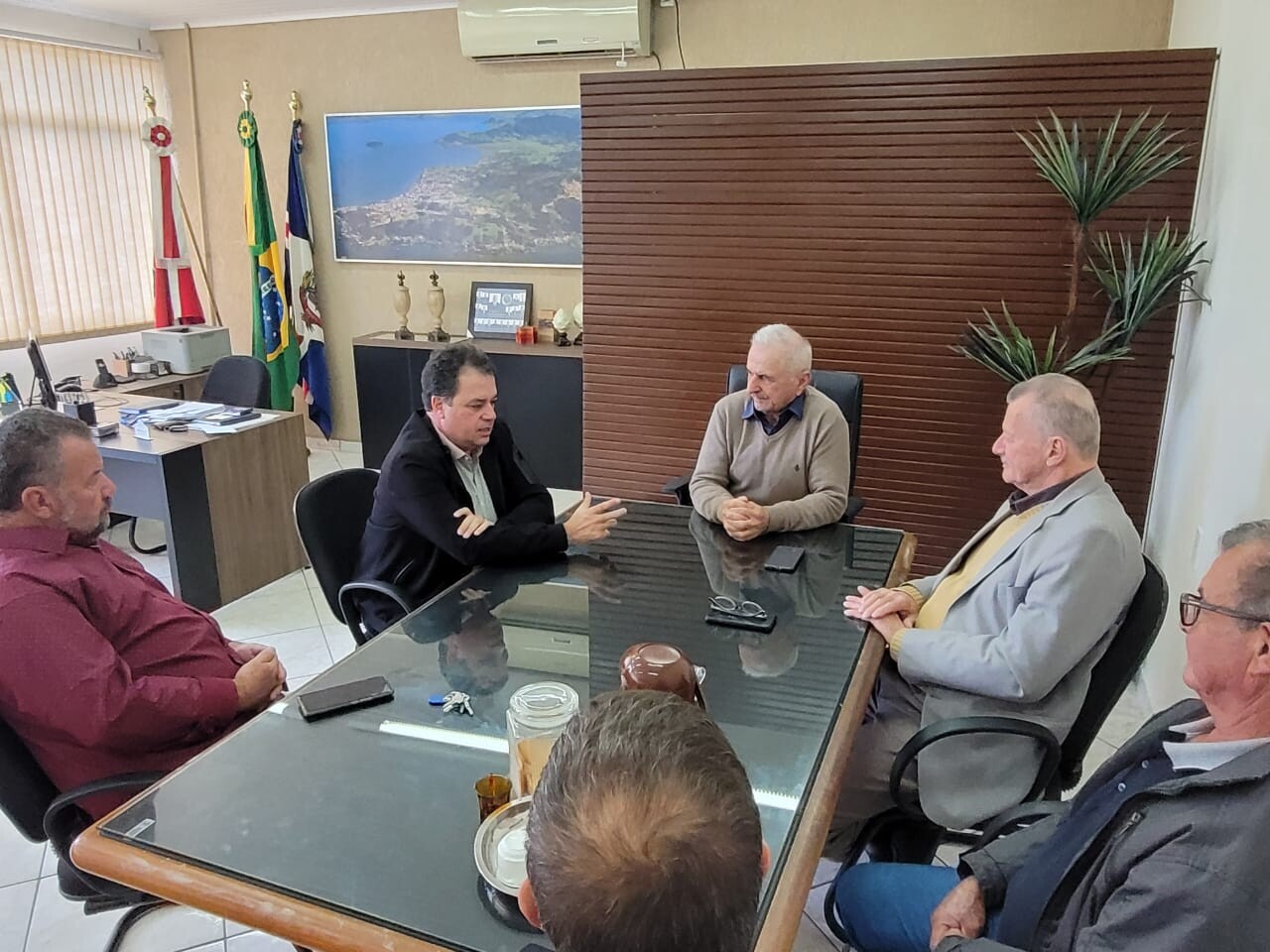 Deputado Rodrigo Minotto e lideranças de Imaruí
