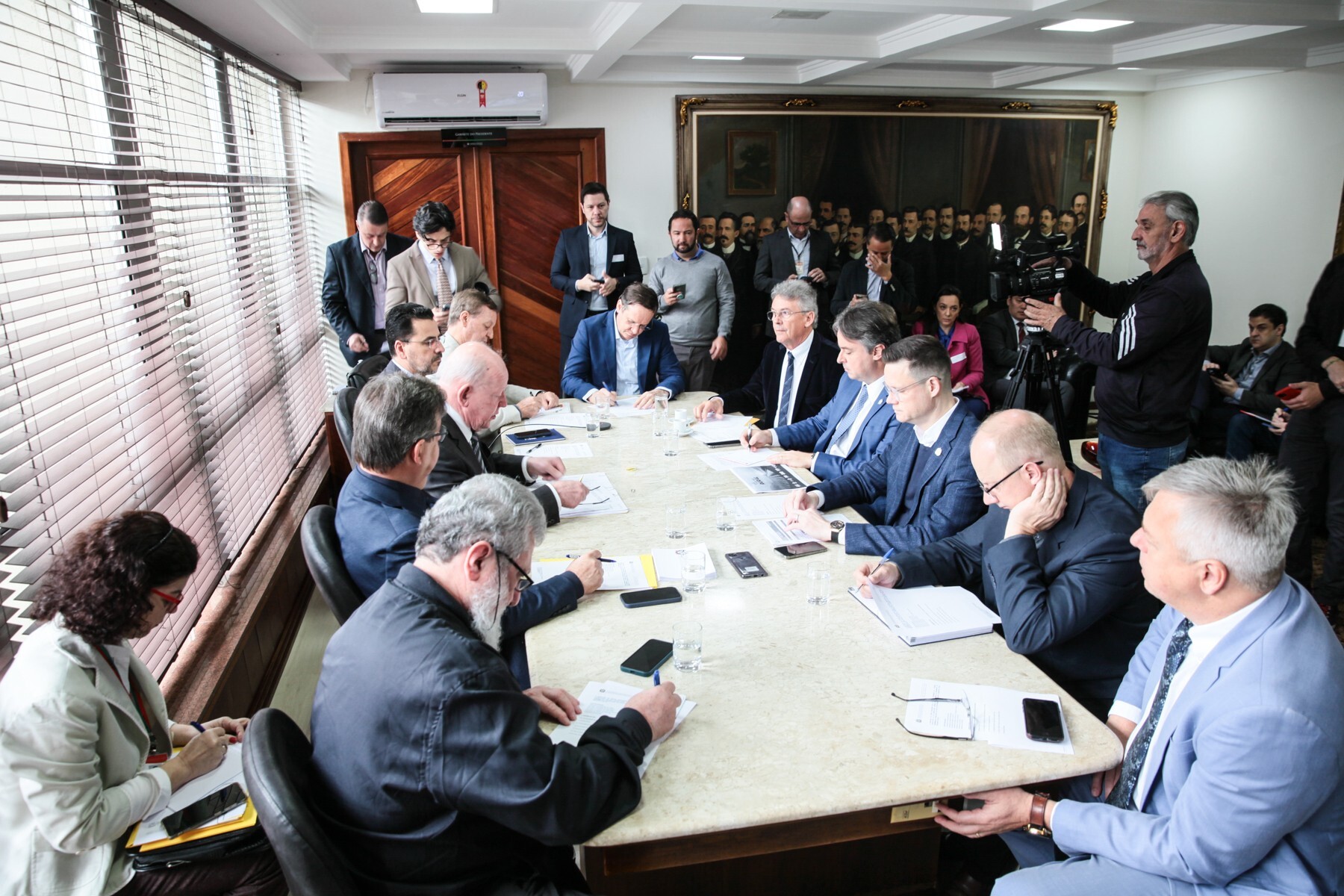 Entre outras atividades, o deputado Miotto participou de reunião da 
 Bancada do Oeste e da Comissão de Economia