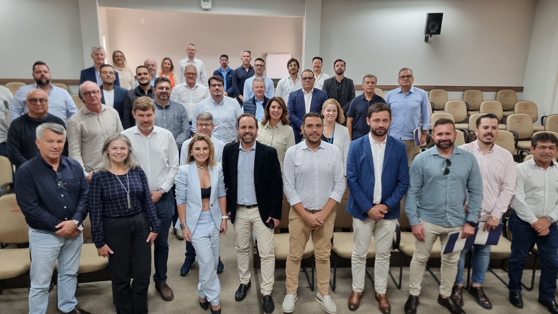 Deputada Paulinha e representantes do conselho da Amfri