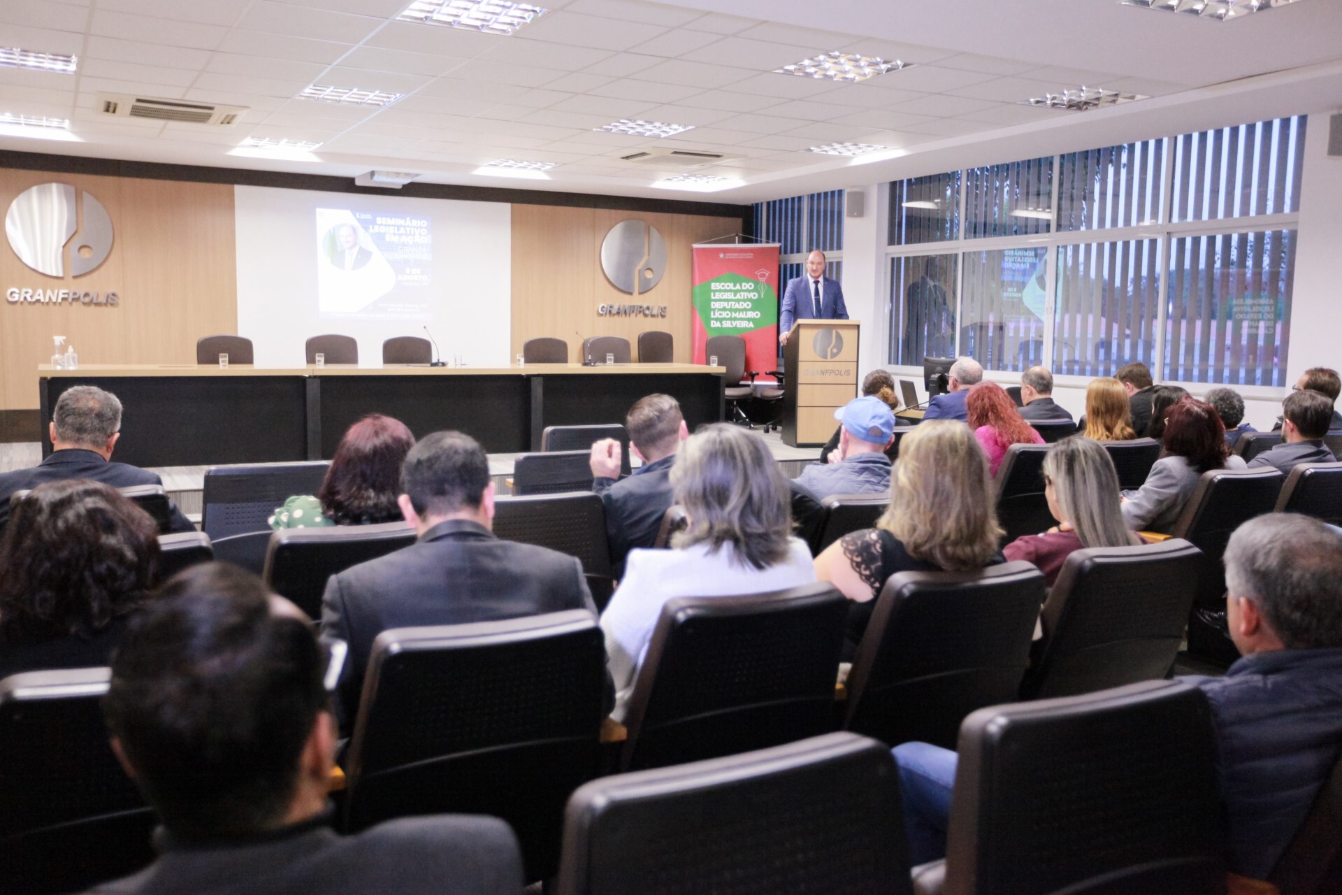 Seminário na Grande Florianópolis foi aberto com palestra do deputado Mauro de Nadal, presidente da Alesc