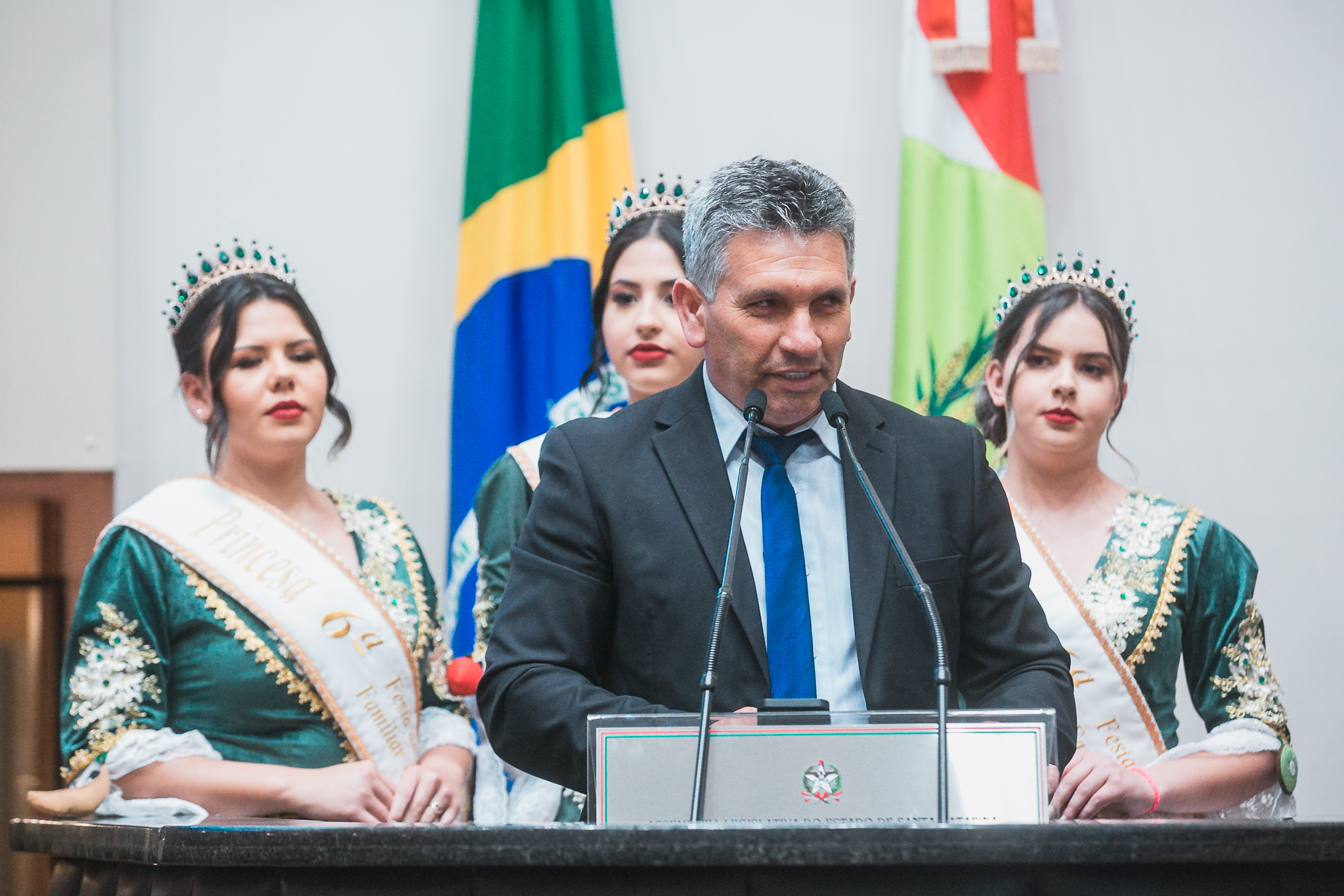 Suspensão de Sessão - Prefeito e Realeza de Cerro Negro
