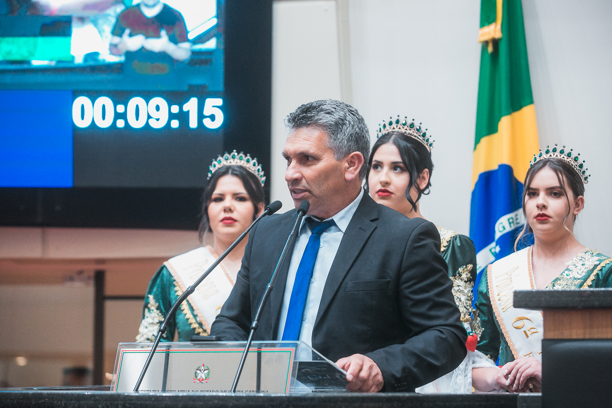 Suspensão de Sessão - Prefeito e Realeza de Cerro Negro