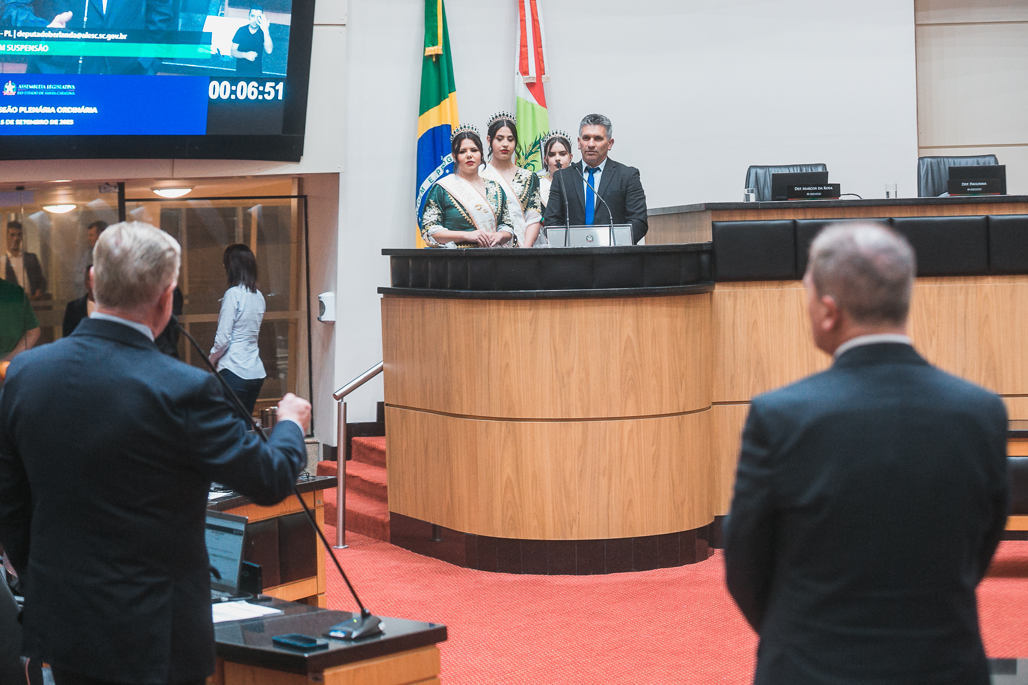 Suspensão de Sessão - Prefeito e Realeza de Cerro Negro