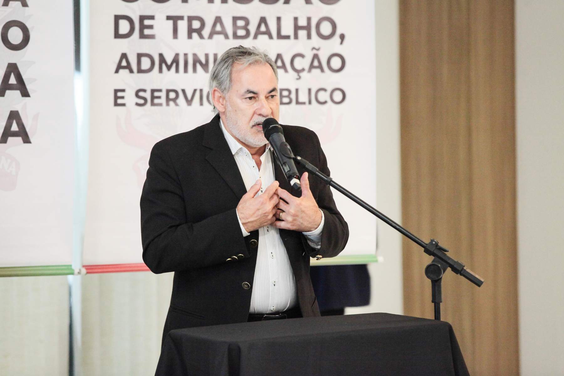 Audiência Pública para tratar da Situação do Sistema de Esgoto da Praia dos Ingleses