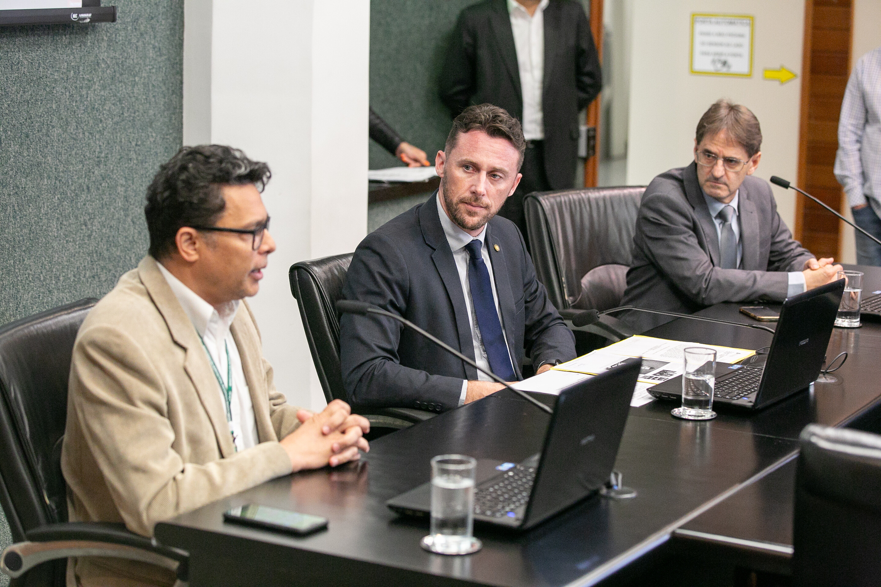 André Luiz Vallim, da superintendência do Mapa em SC, e os deputados Fernando Krelling e Neodi Saretta
