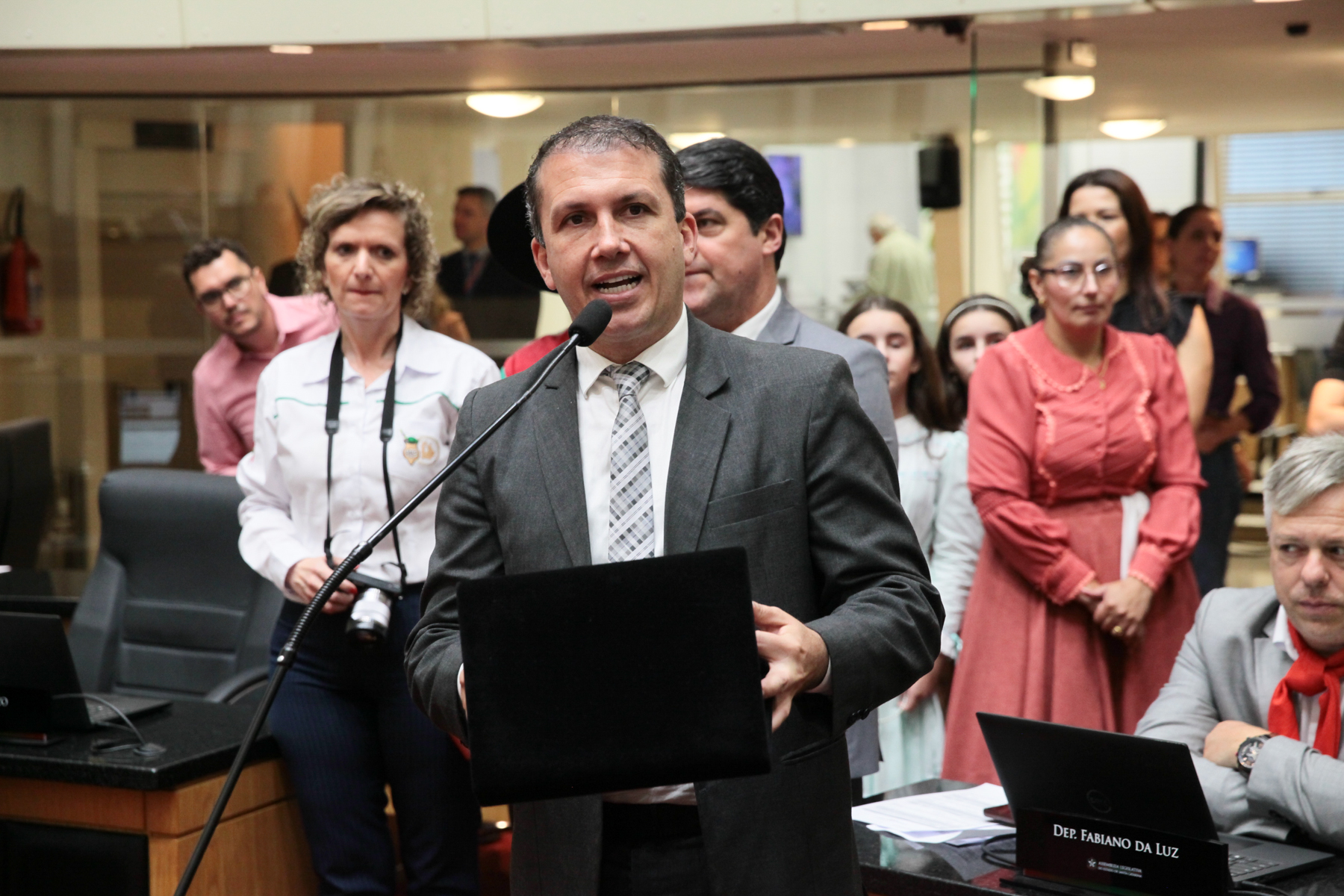 Suspensão da Sessão - Homenagem ao Dia do Gaúcho - Deputado Camilo Martins (Podemos)