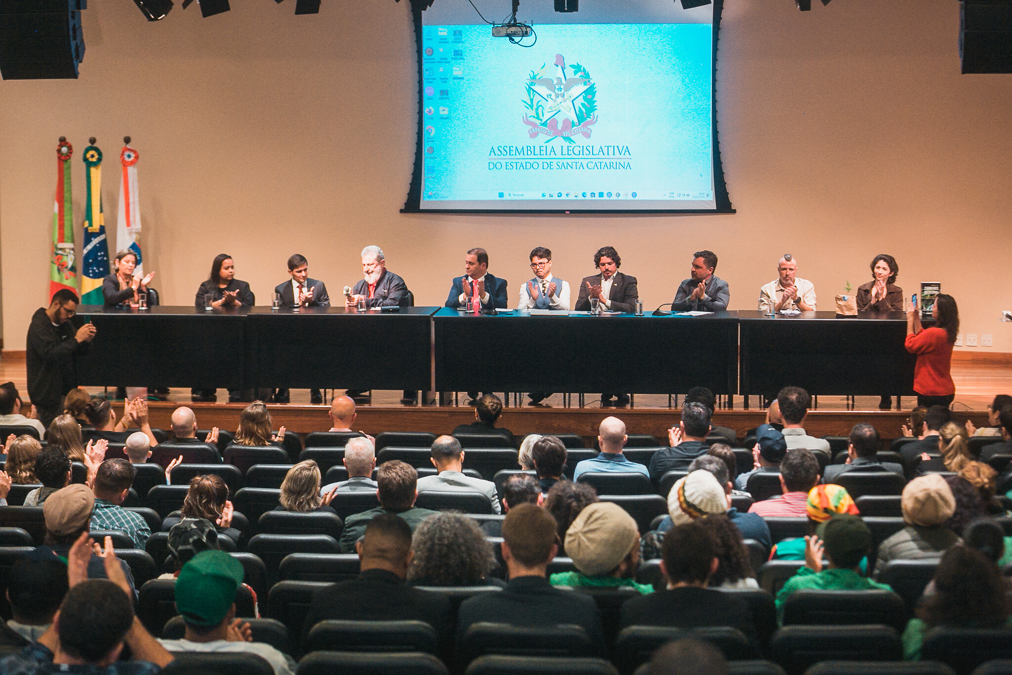 Assembleia passa a contar com frente sobre a cannabis medicinal