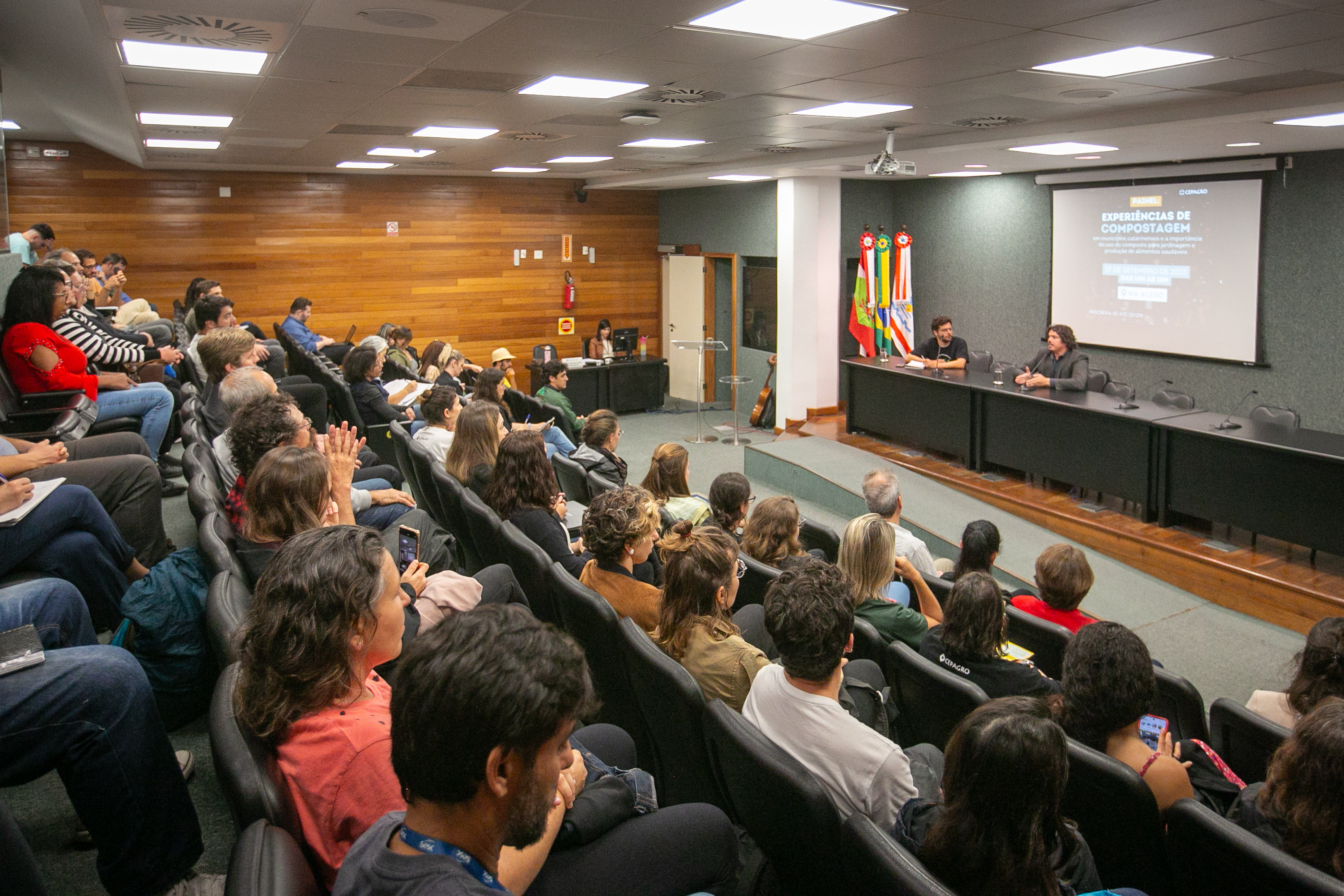 Painel: Experiências de Compostagem em Municípios Catarinenses e a importância do uso do composto