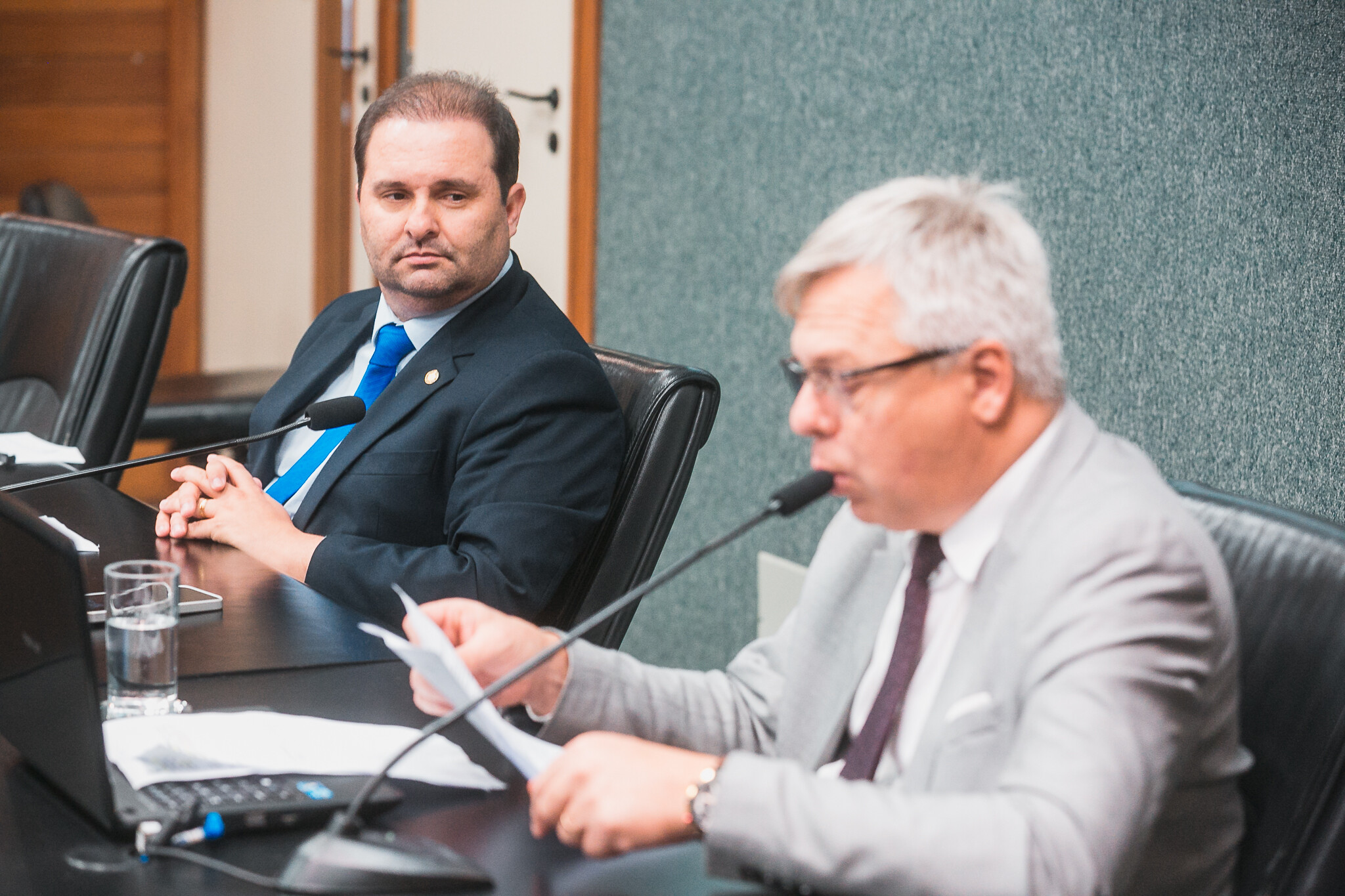 Deputados Sergio Guimarães e Fabiano da Luz, na reunião da Comissão de Defesa Civil