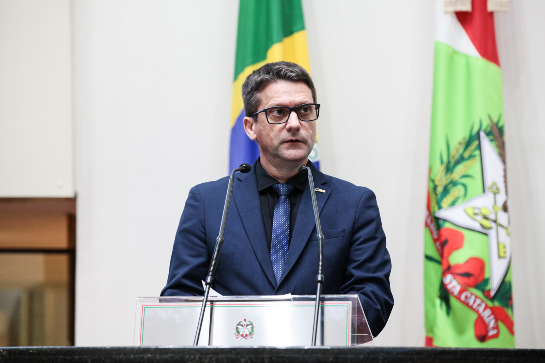 Os 51 anos da FCDL/SC e a luta pelo movimento lojista são destaque na sessão plenária