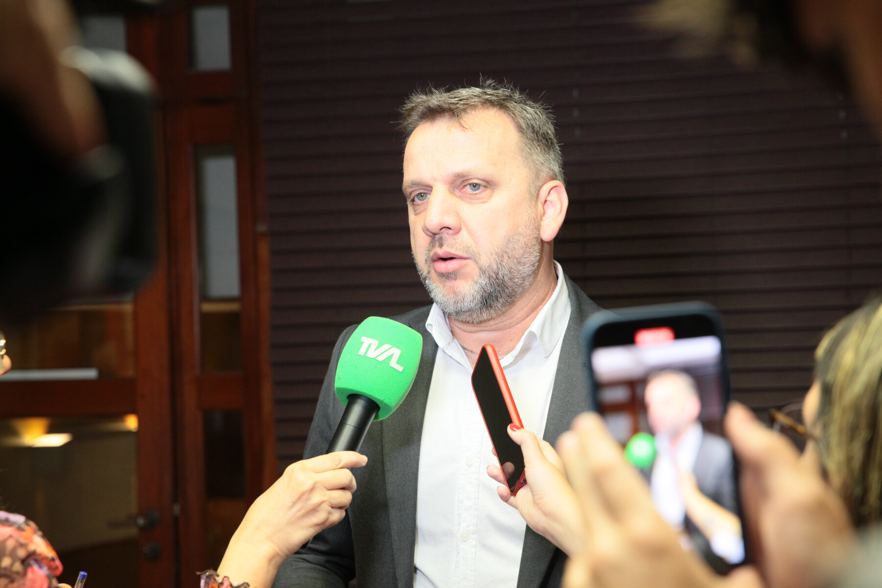 Secretário de Estado de Infraestrutura, Jerry Comper, detalhou andamento de obras nas rodovias do Grande Oeste.