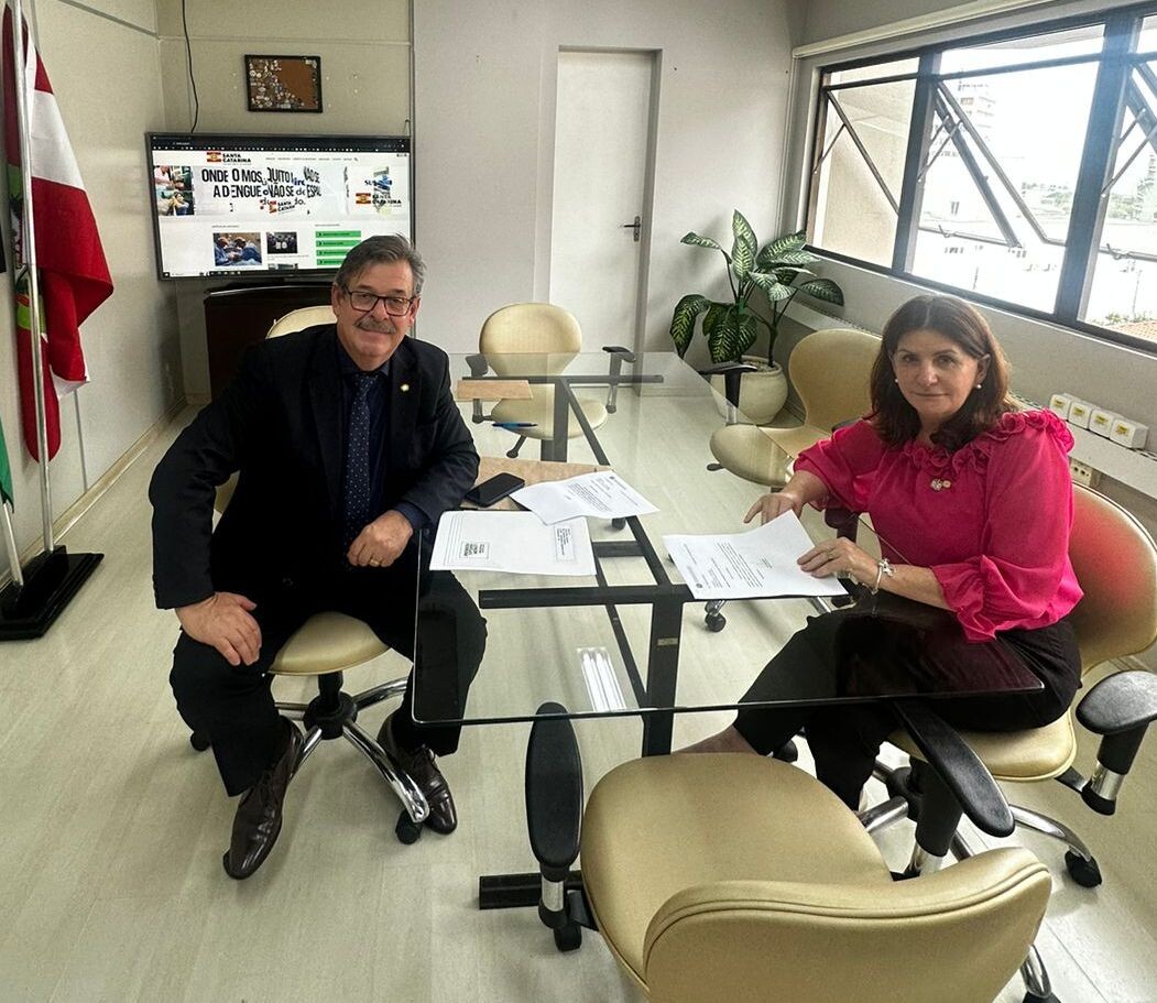 Deputado Zé Caramori e a secretária de Estado da Saúde, Carmen Zanotto