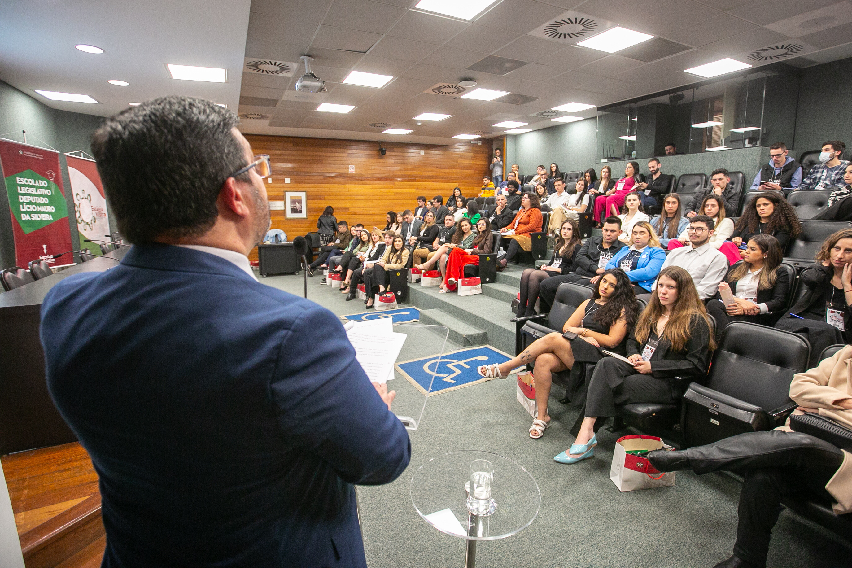 Palestra sobre os 35 anos da Constituição abre Programa Estágio-Visita