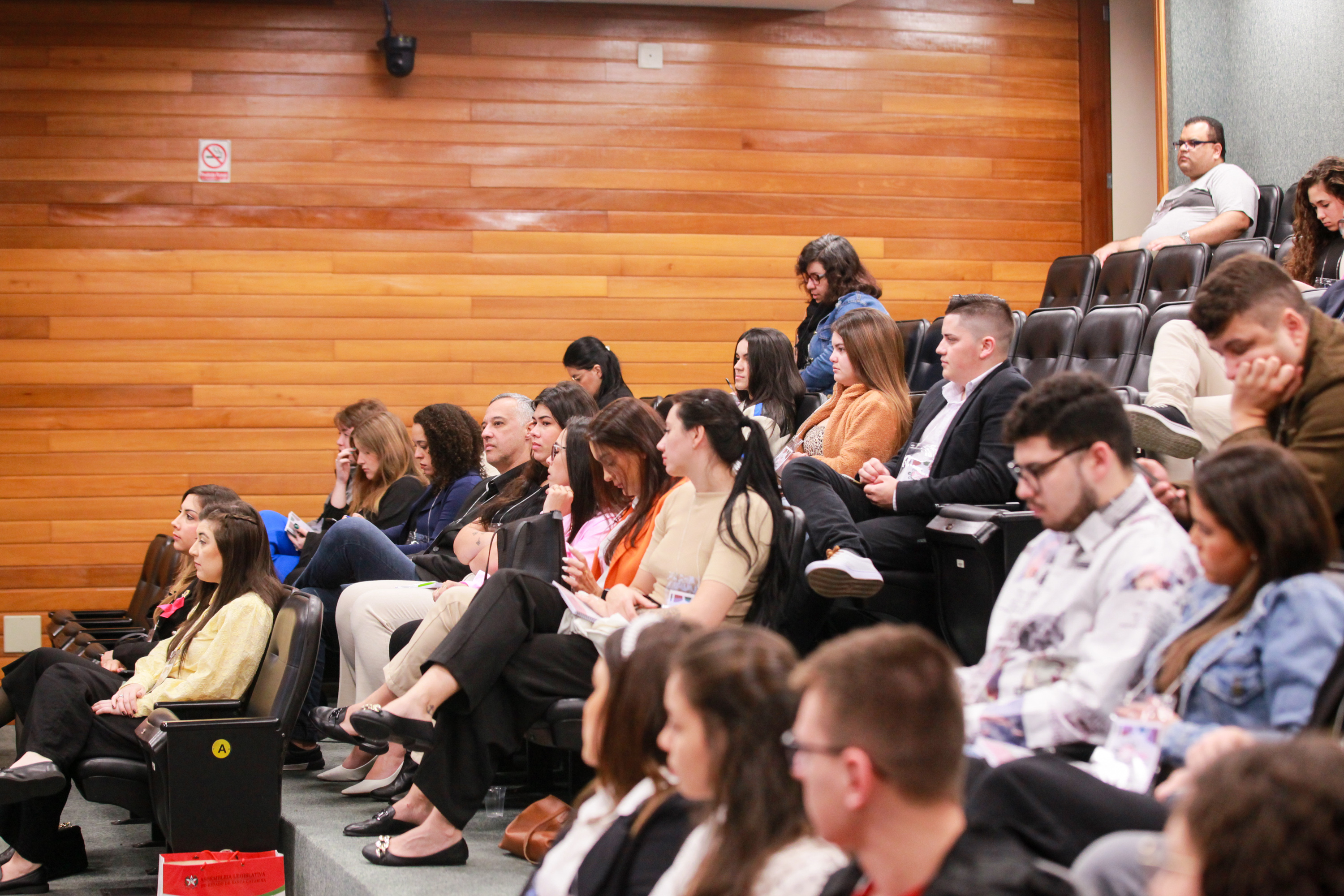 Estágio-visita - Palestra com a diretora da Escola da Alesc, Marlene Fengler