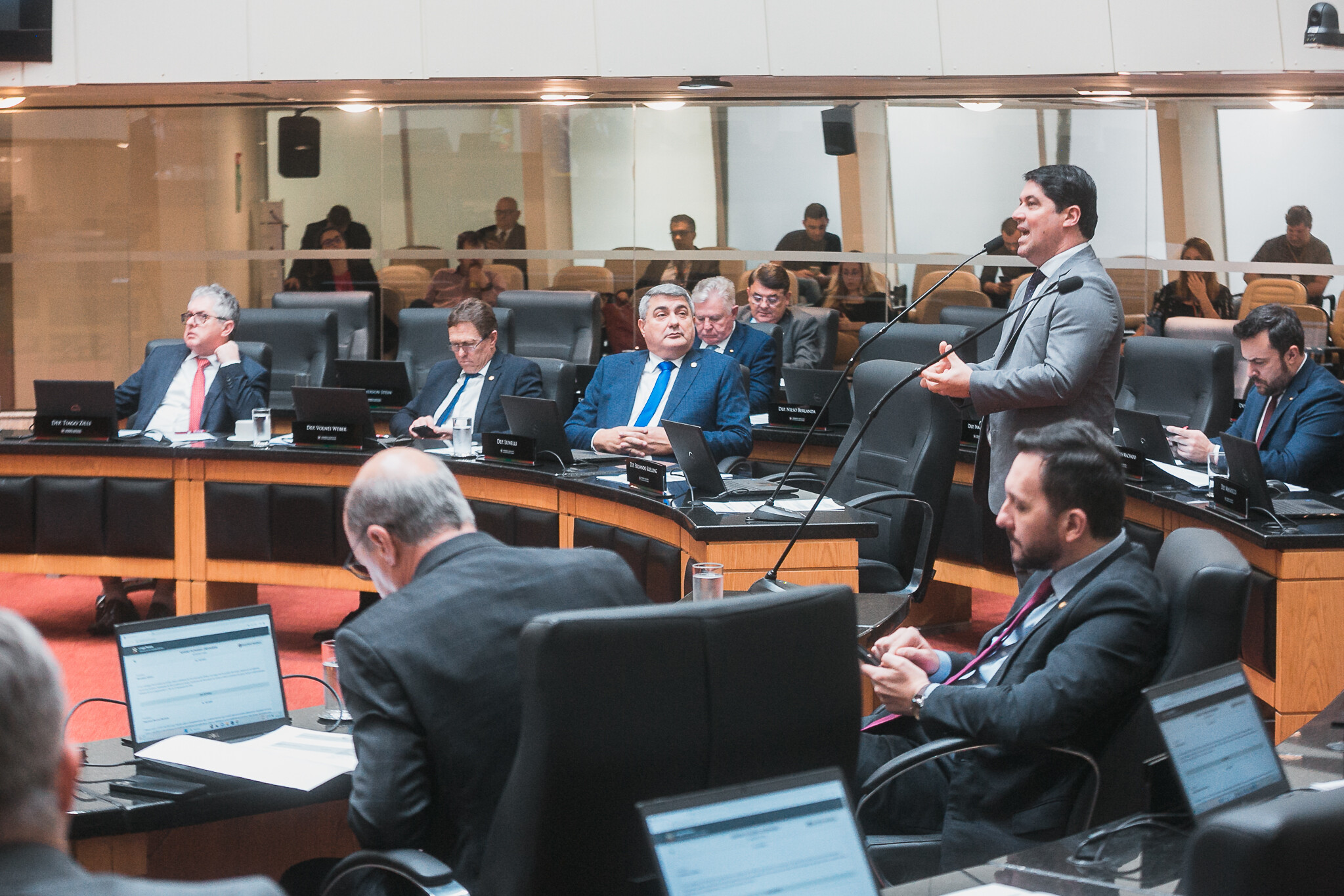 Deputados lamentam cheias, alertam para mais chuva e elogiam meteorologistas
