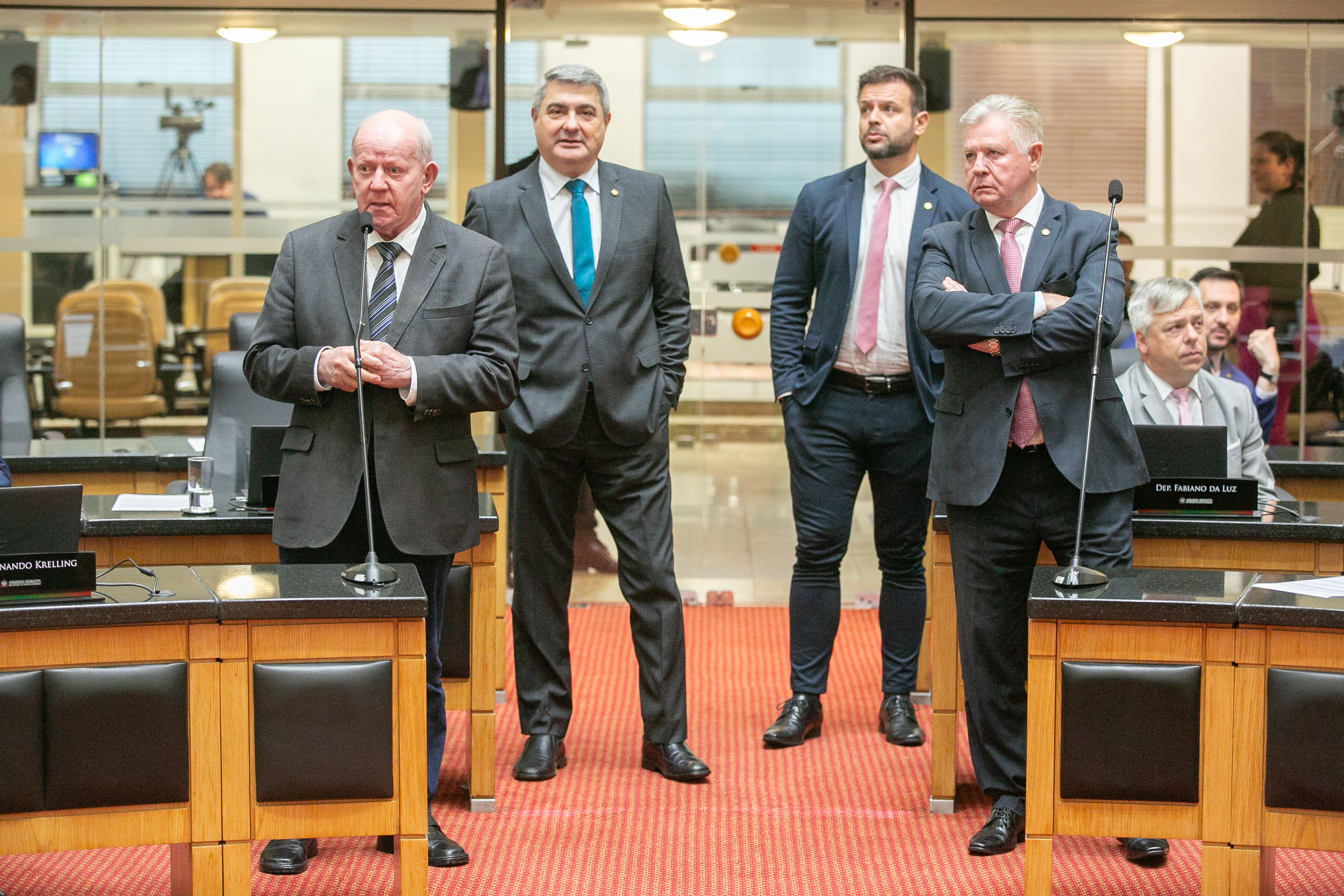 Suspensão da Sessão - Apresentação da Receita Federal