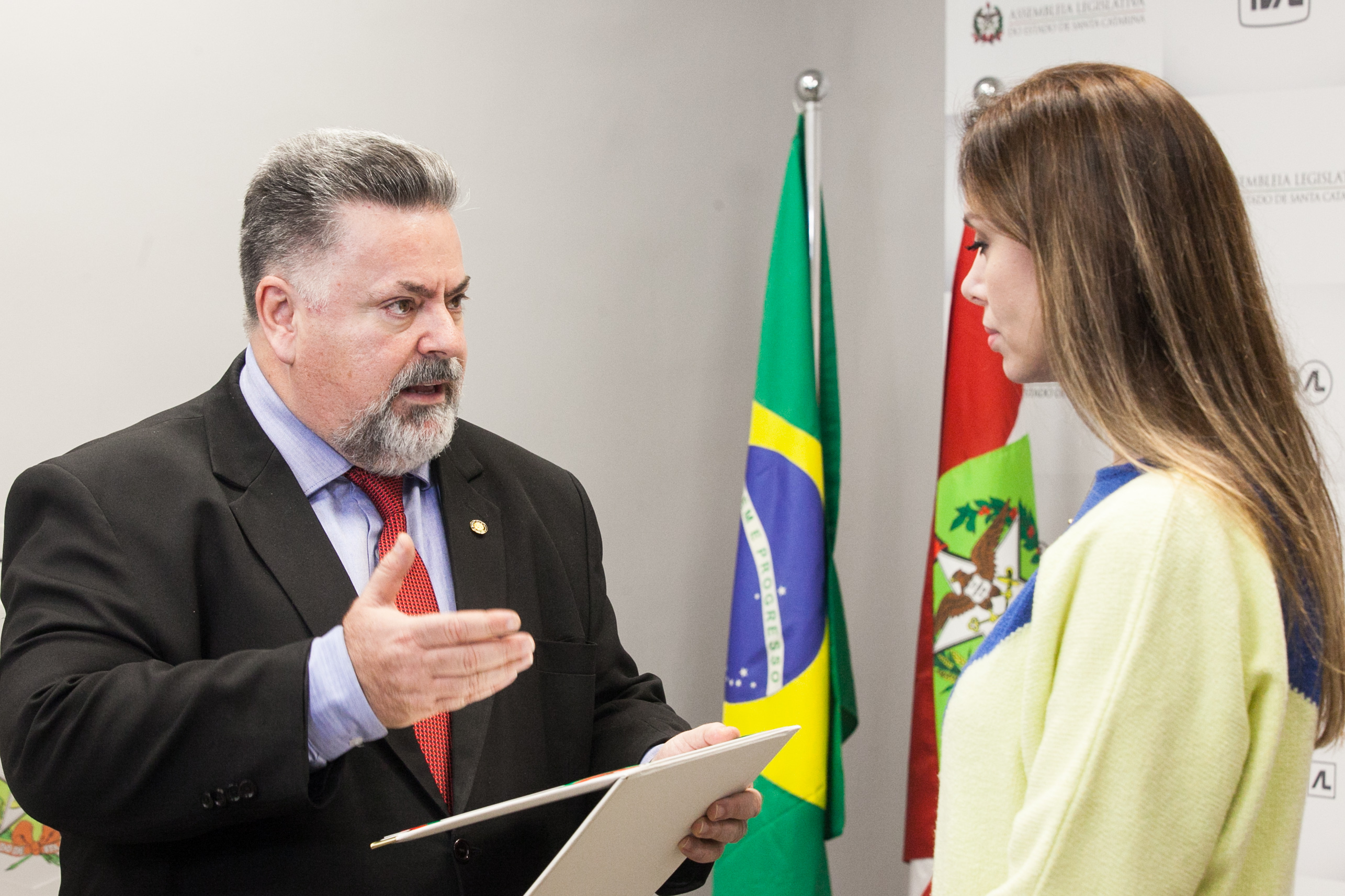 MOÇÃO DE APLAUSO - Deputado Sergio Motta entrega homenagem para Senhora Fran Espíndola