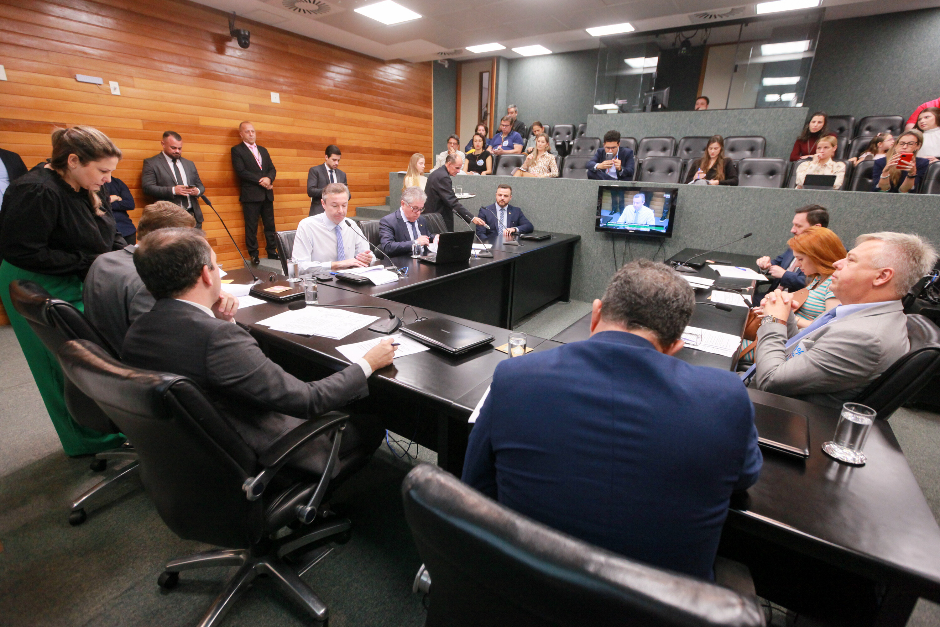 Projeto que trata do controle populacional do javali tem parecer favorável da CCJ
