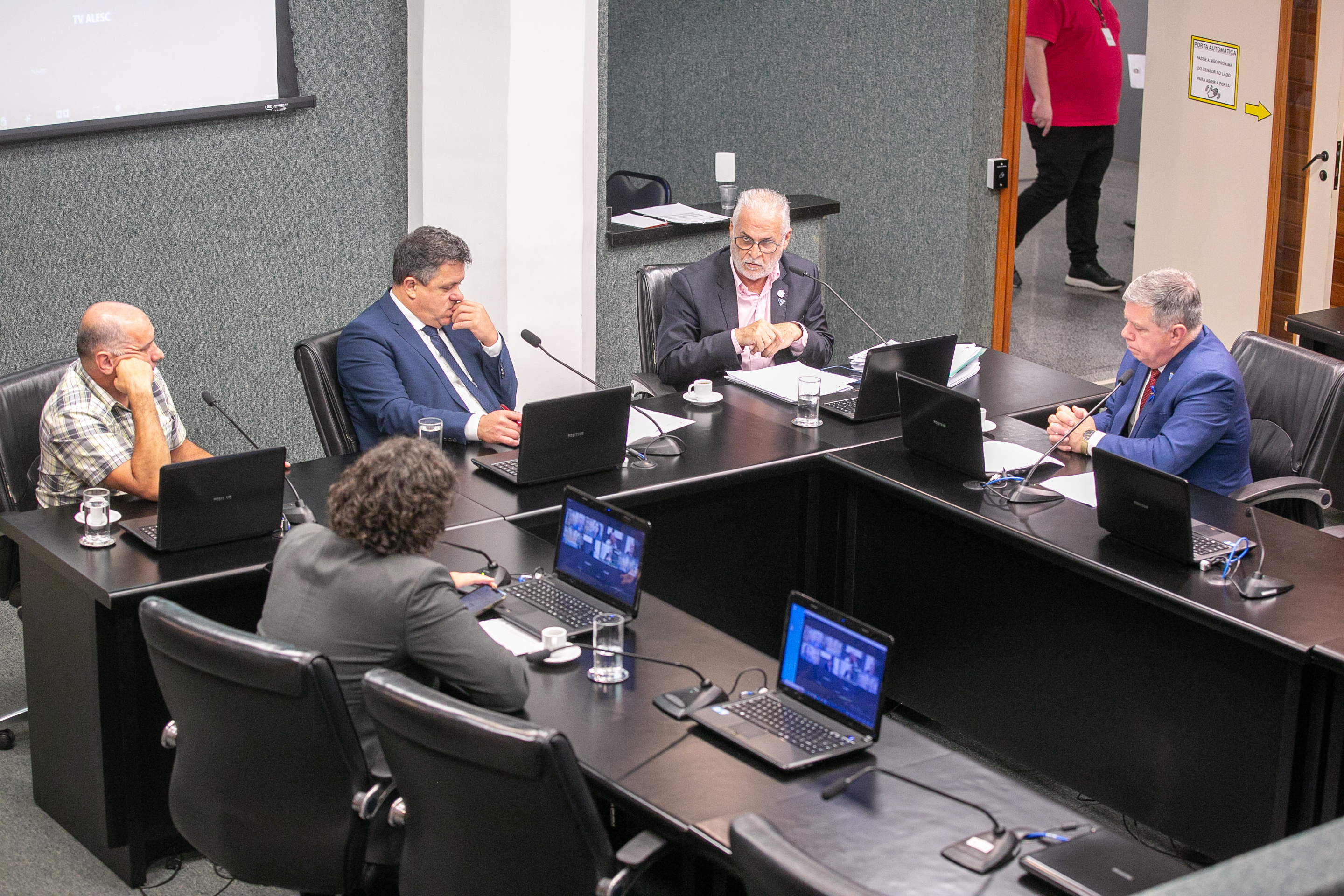 Comissão Mista constituída pelo Ato da Presidência Nº 129-Dl, de 2023 (Reservatório da CASAN)