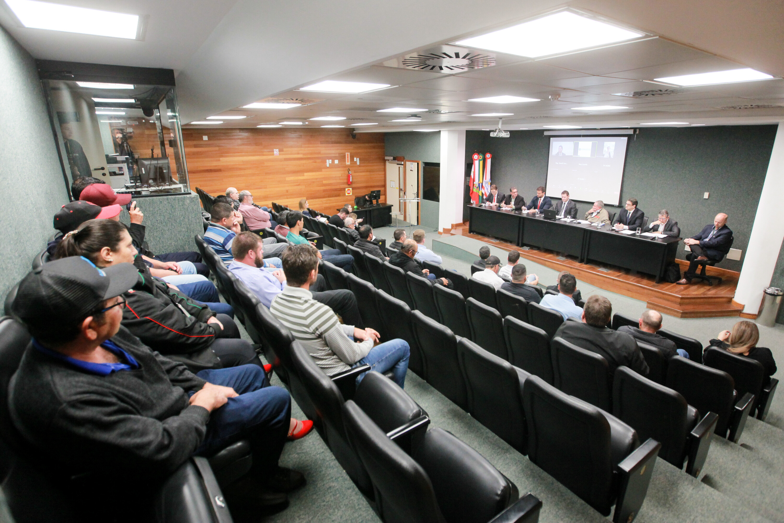 Comissão de Agricultura recebe produtores de alho para tratar de entraves na comercialização