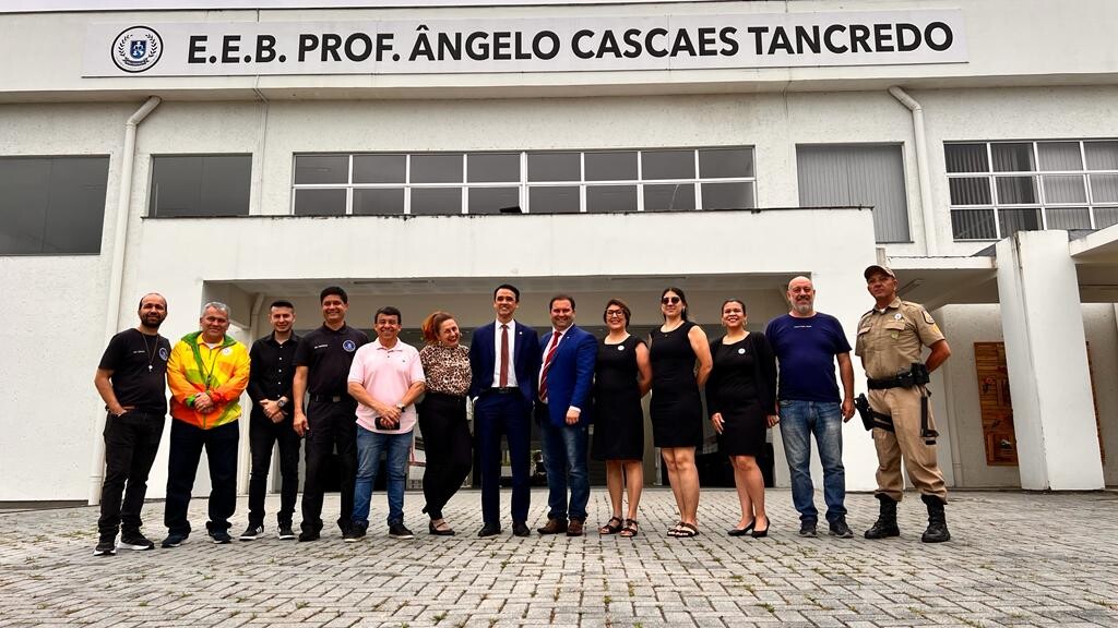 Deputado esteve na escola cívico-militar de Palhoça. FOTO: Paulo Cesar