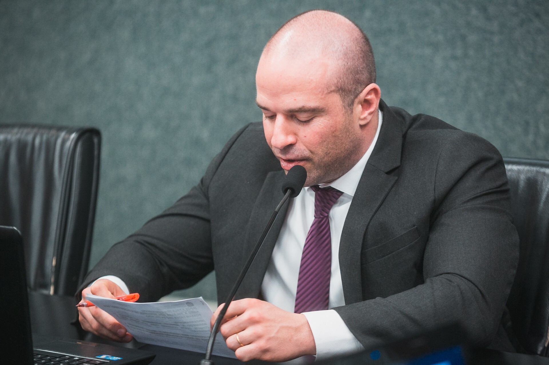 PL de Jessé Lopes que obriga comemoração do Dia dos Pais e Dia das Mães nas escolas avança na Alesc
