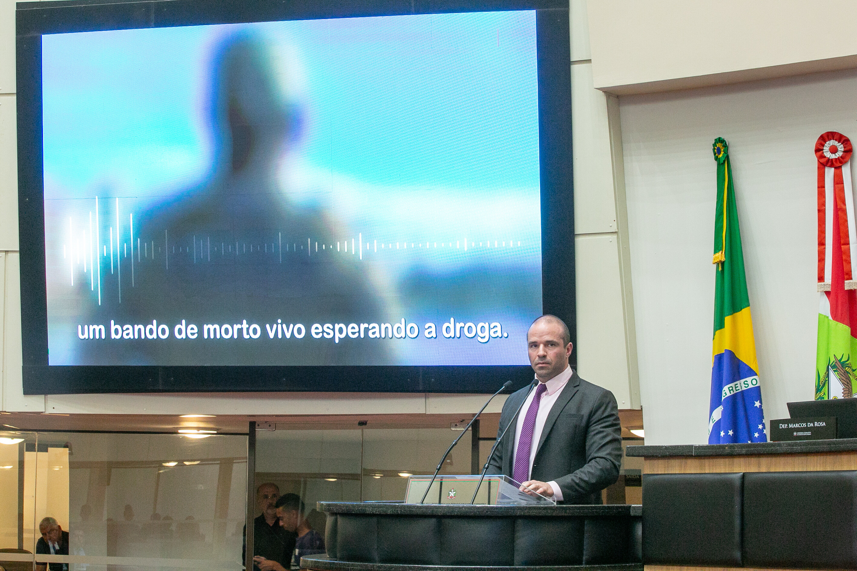 Deputado Jessé Lopes (PL) ocupou a tribuna da Alesc para defender a ação dos policiais militares