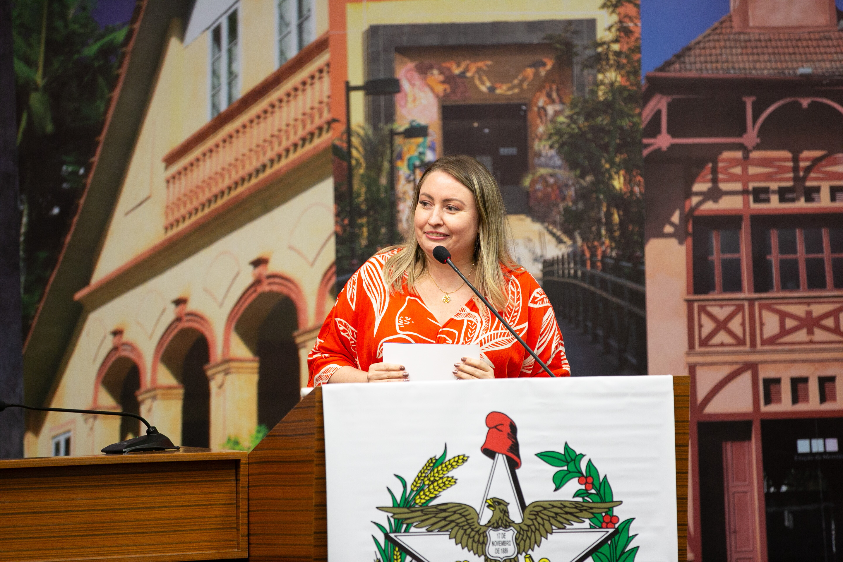 Juliana Felippe, coordenadora da Escola do Legislativo de Joinville.