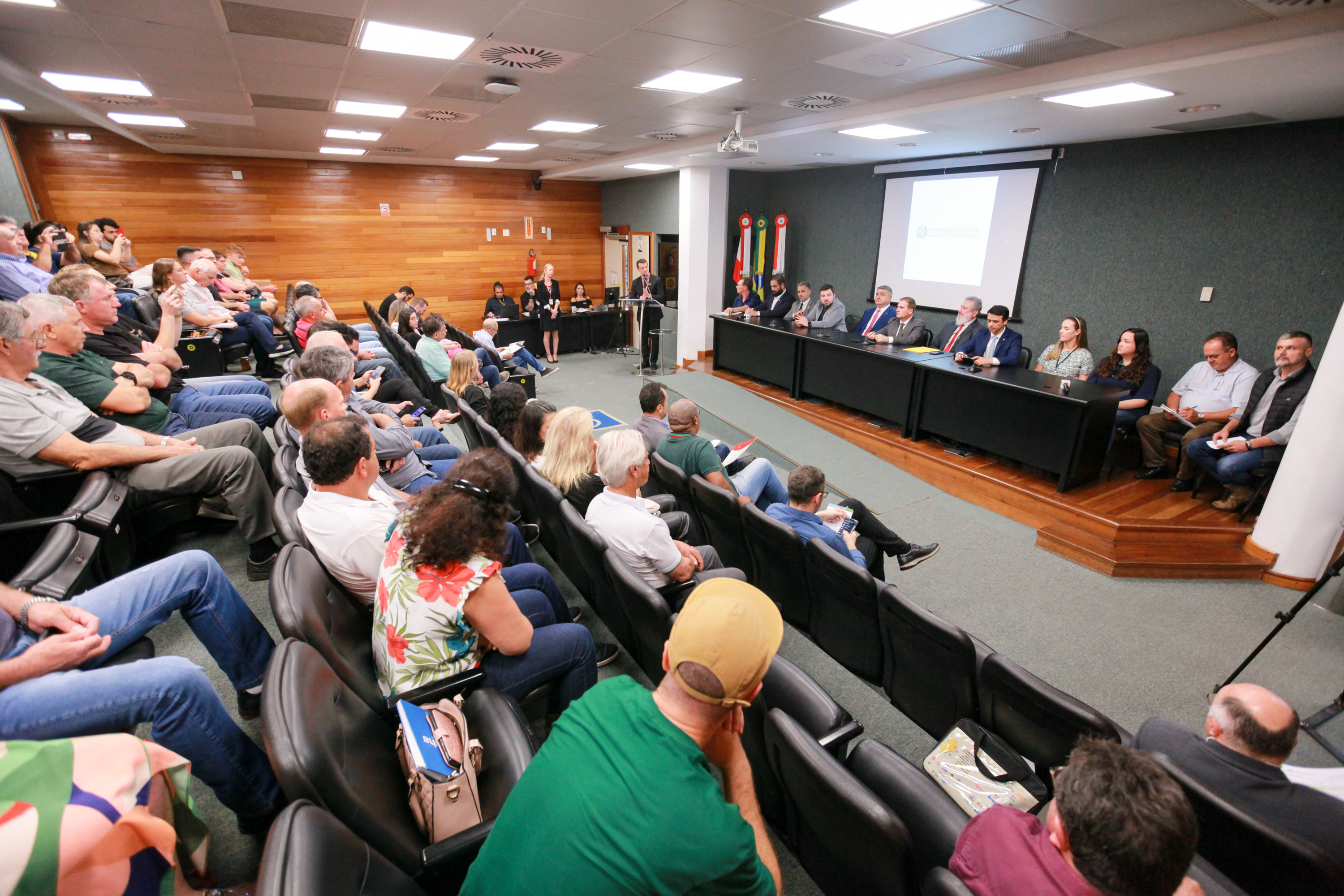 Audiência Pública que irá discutir ações de combate à comercialização de mel falso em Santa Catarina