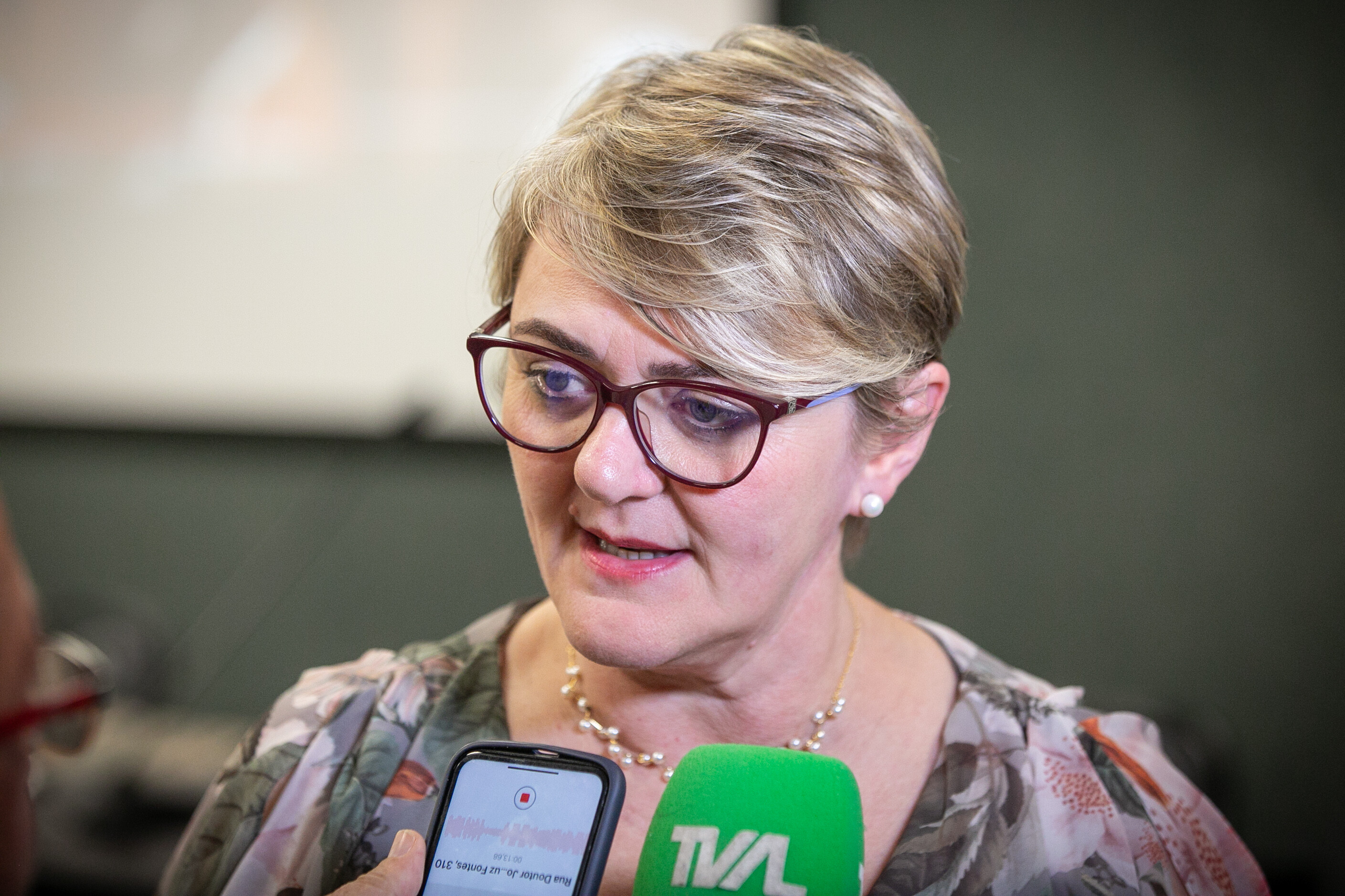 Deputada Luciane Carminatti.