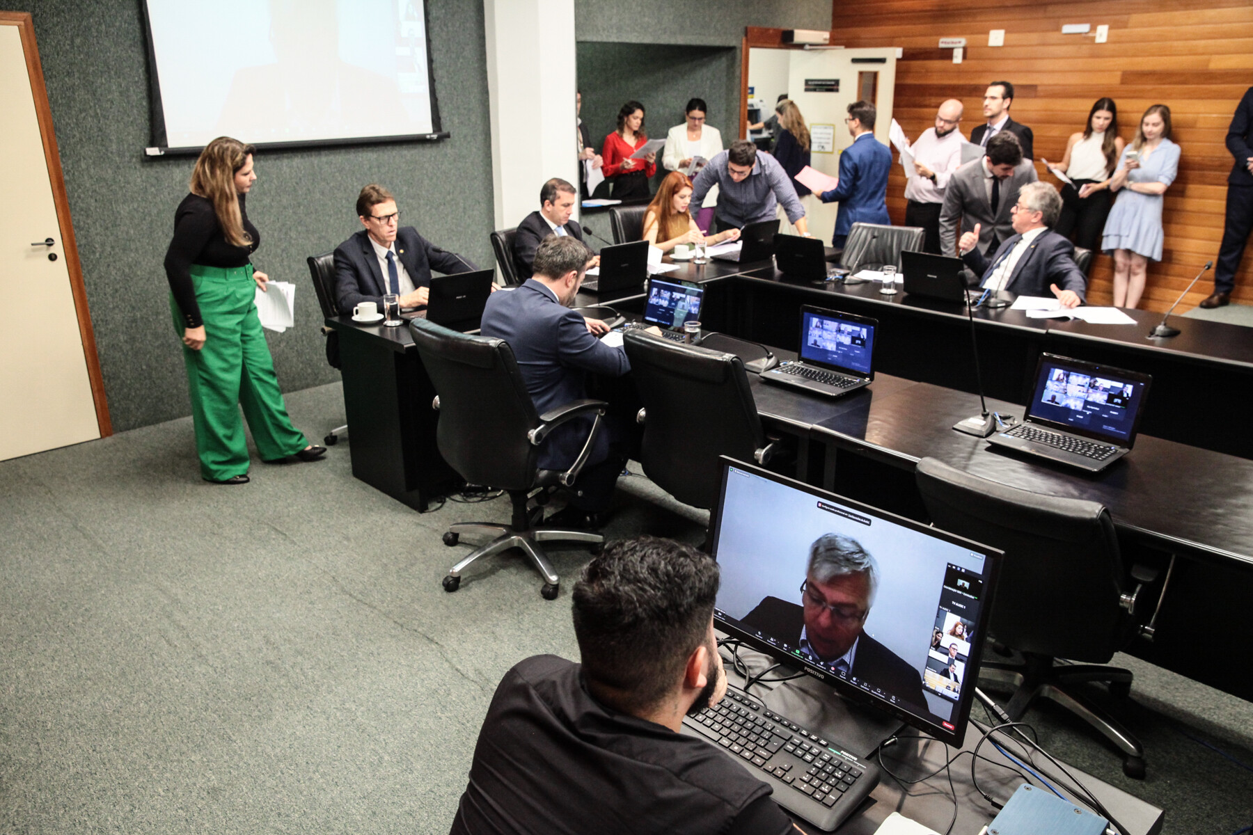Reunião da CCJ, na manhã desta terça-feira (14)