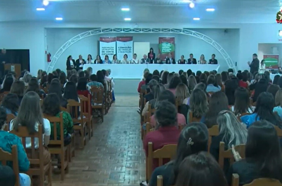 Evento foi realizado pela Alesc e Escola do Legislativo na Associação Atlética Aimoré