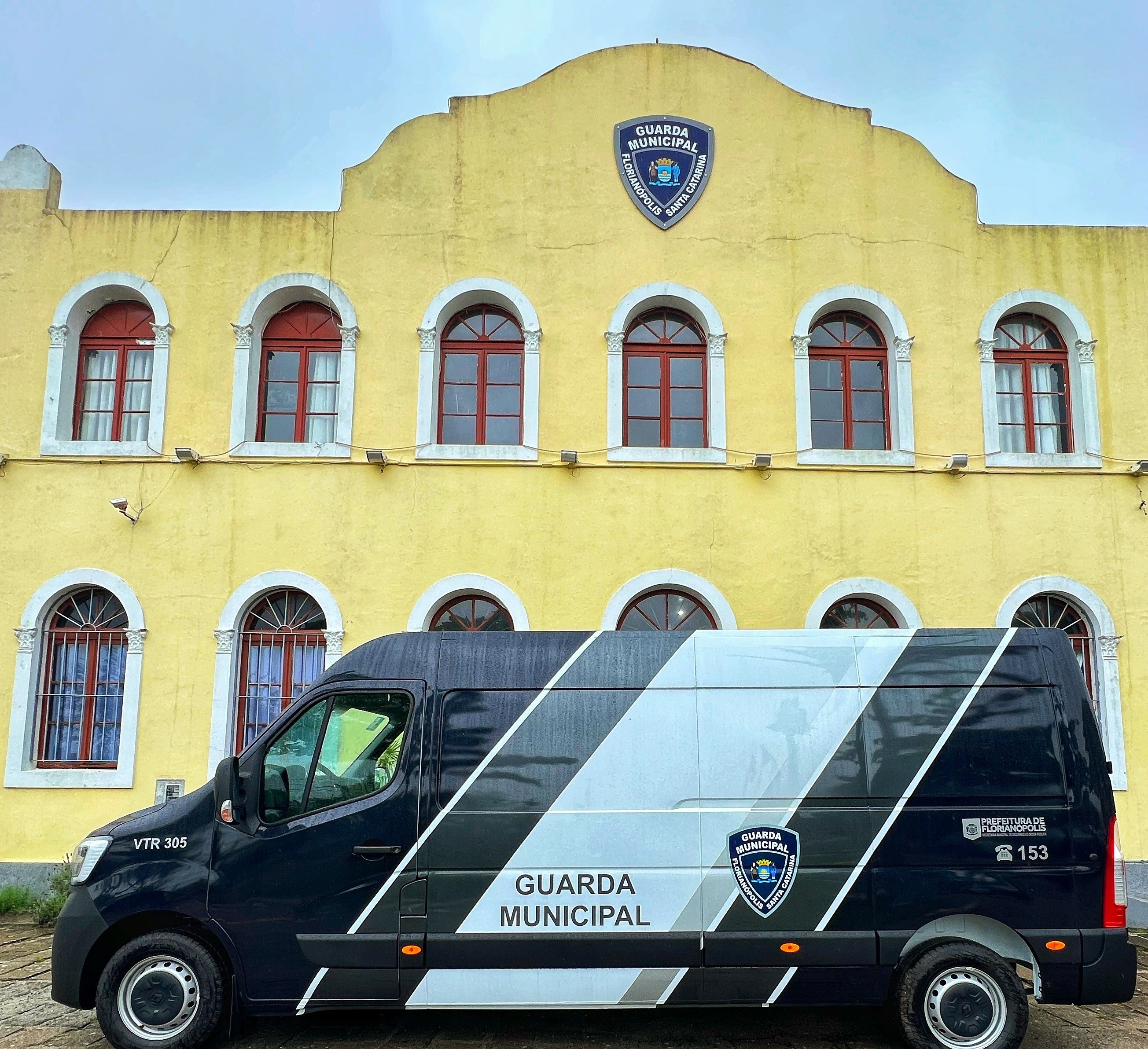 Sergio Motta entrega van à Guarda Municipal de Florianópolis