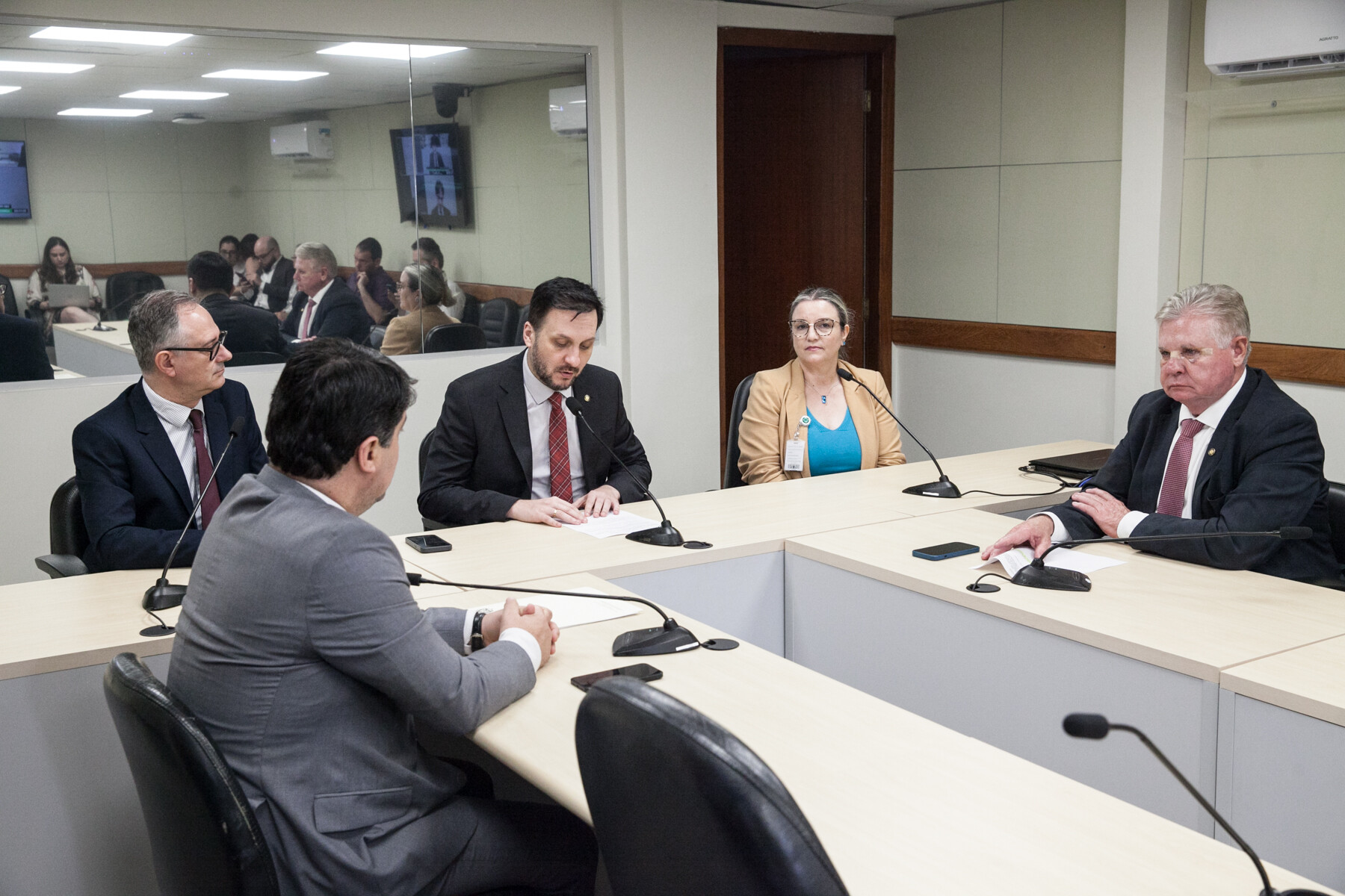 Representantes do Hospital Nossa Senhora da Conceição, de Tubarão, participaram da reunião da Comissão de Defesa dos Direitos da Criança e do Adolesce
