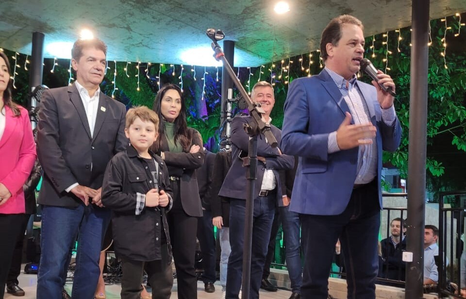 Deputado Minotto discursa durante evento em comemoração ao aniversário de Criciúma. FOTO: Divulgação
