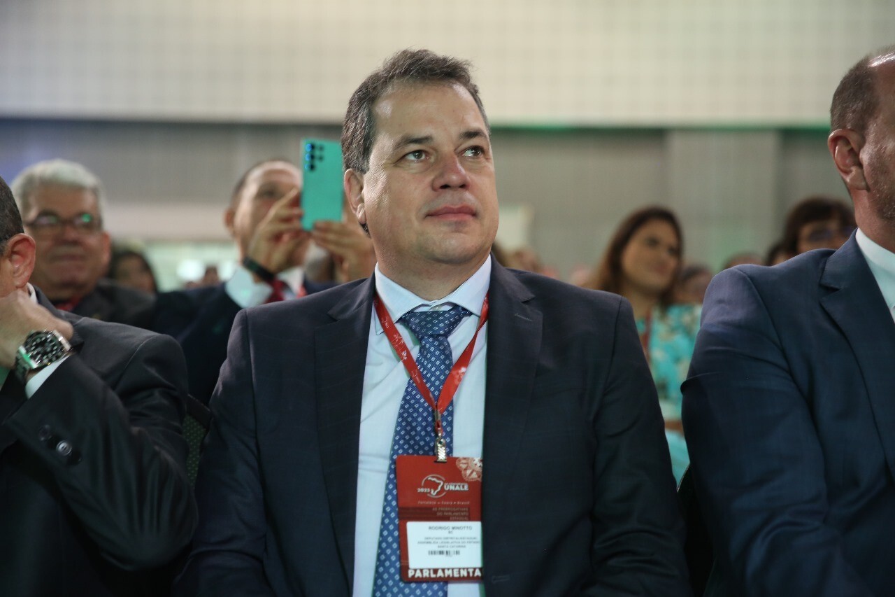 Deputado Rodrigo Minotto, durante a conferência da Unale, na última sexta-feira (10)