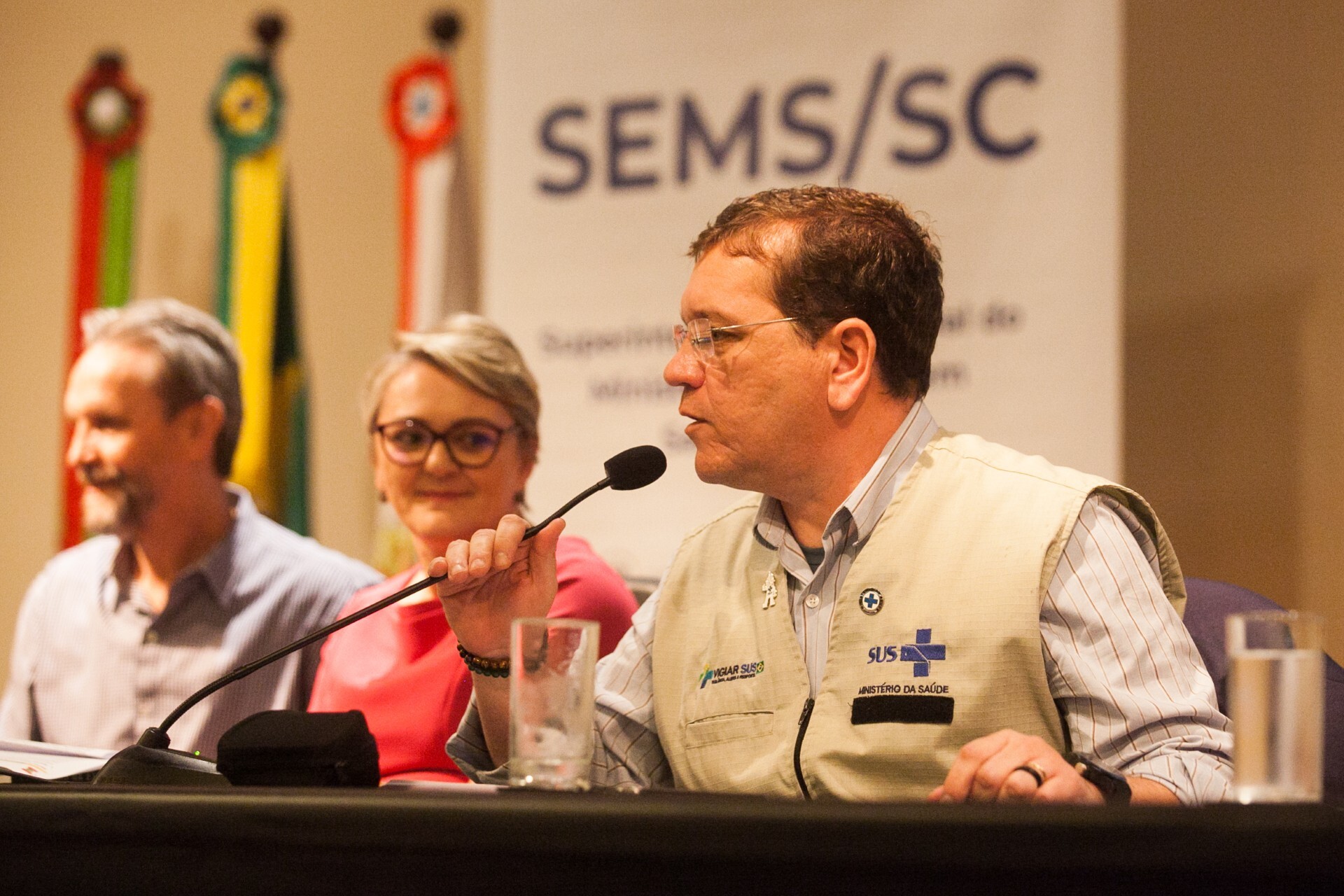 Superintendente do Ministério da Saúde em SC, Sylvio da Costa Júnior, deputado federal Pedro Uczai e deputada Luciane Carminatti