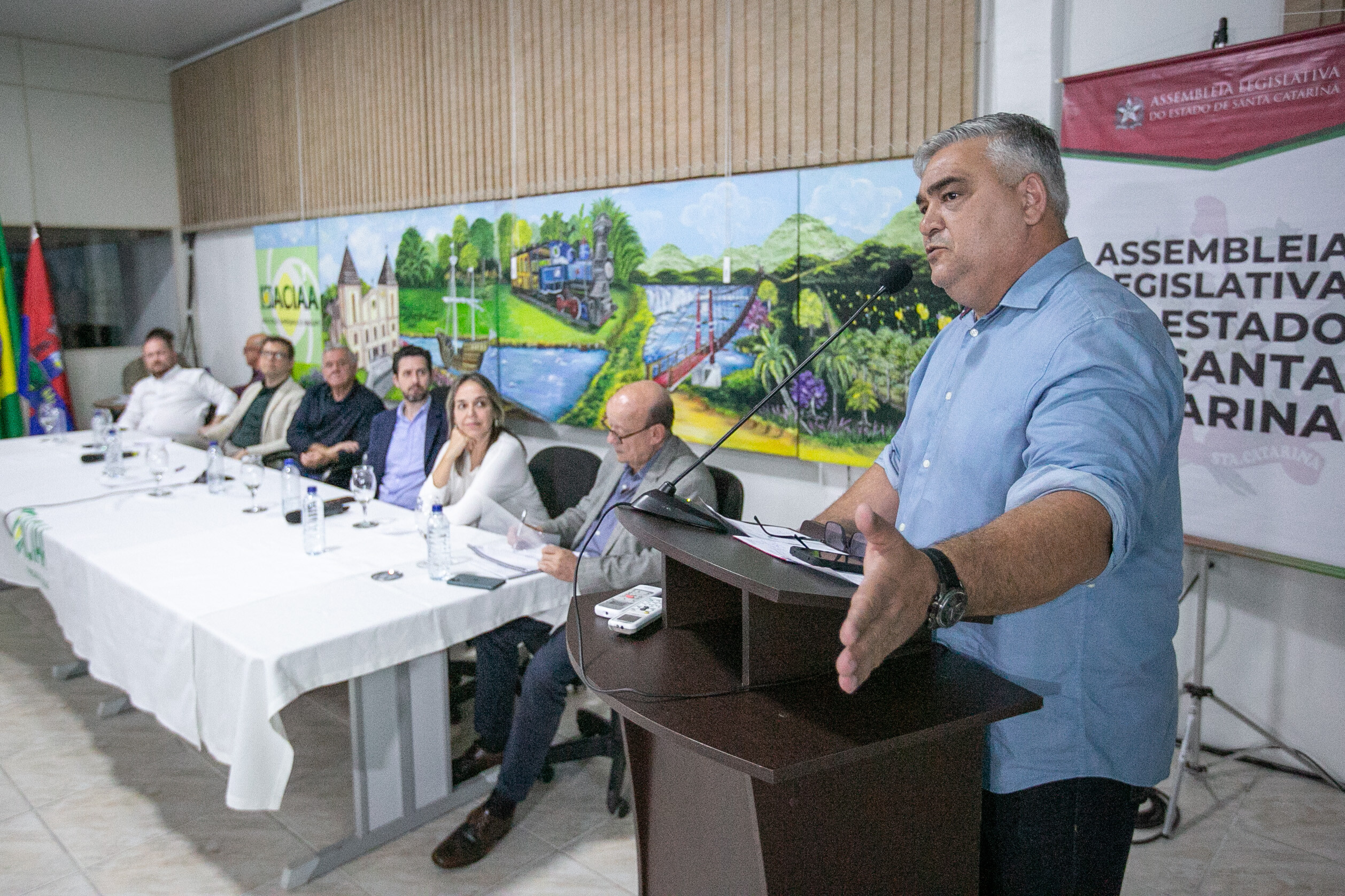 Audiência pública em Araquari, na noite desta segunda (11), discutiu a necessidade da retomada da obra