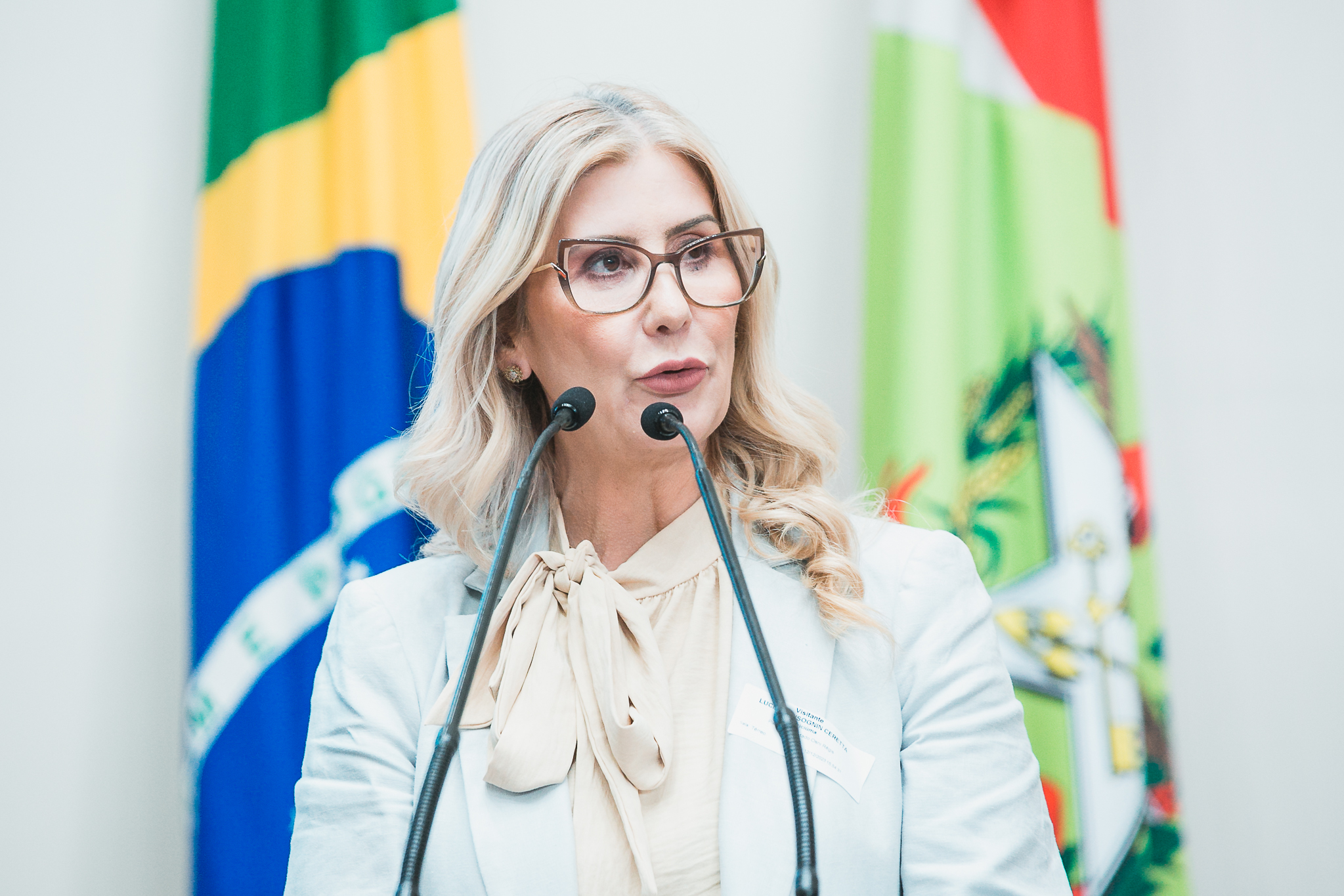 - Luciane Ceretta, Reitora da UNESC e Presidente da ACAFE