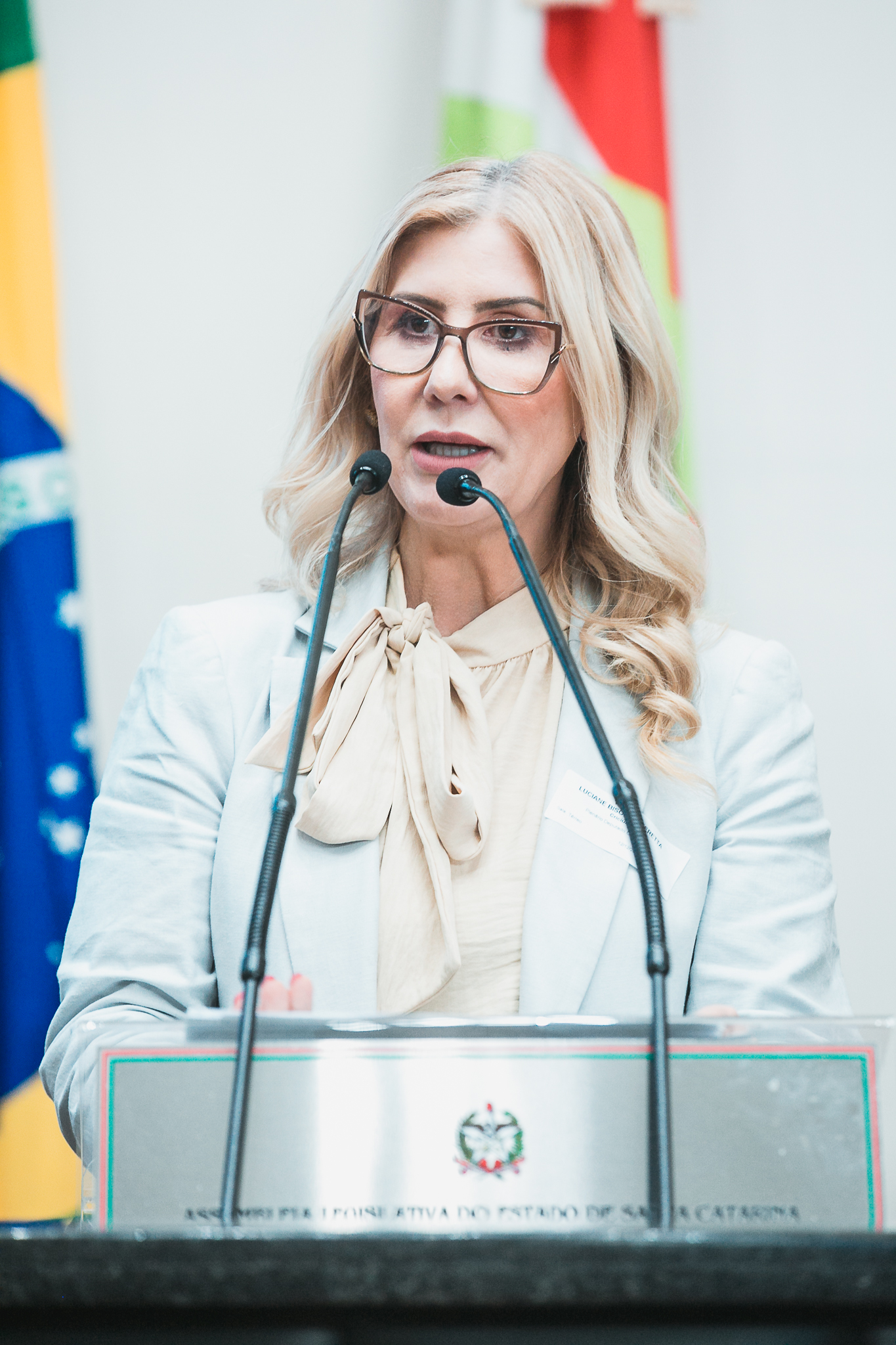 - Luciane Ceretta, Reitora da UNESC e Presidente da ACAFE